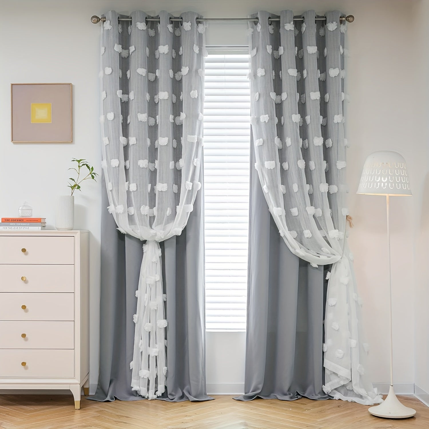Rideau voilage blanc à pompons double épaisseur pour chambre