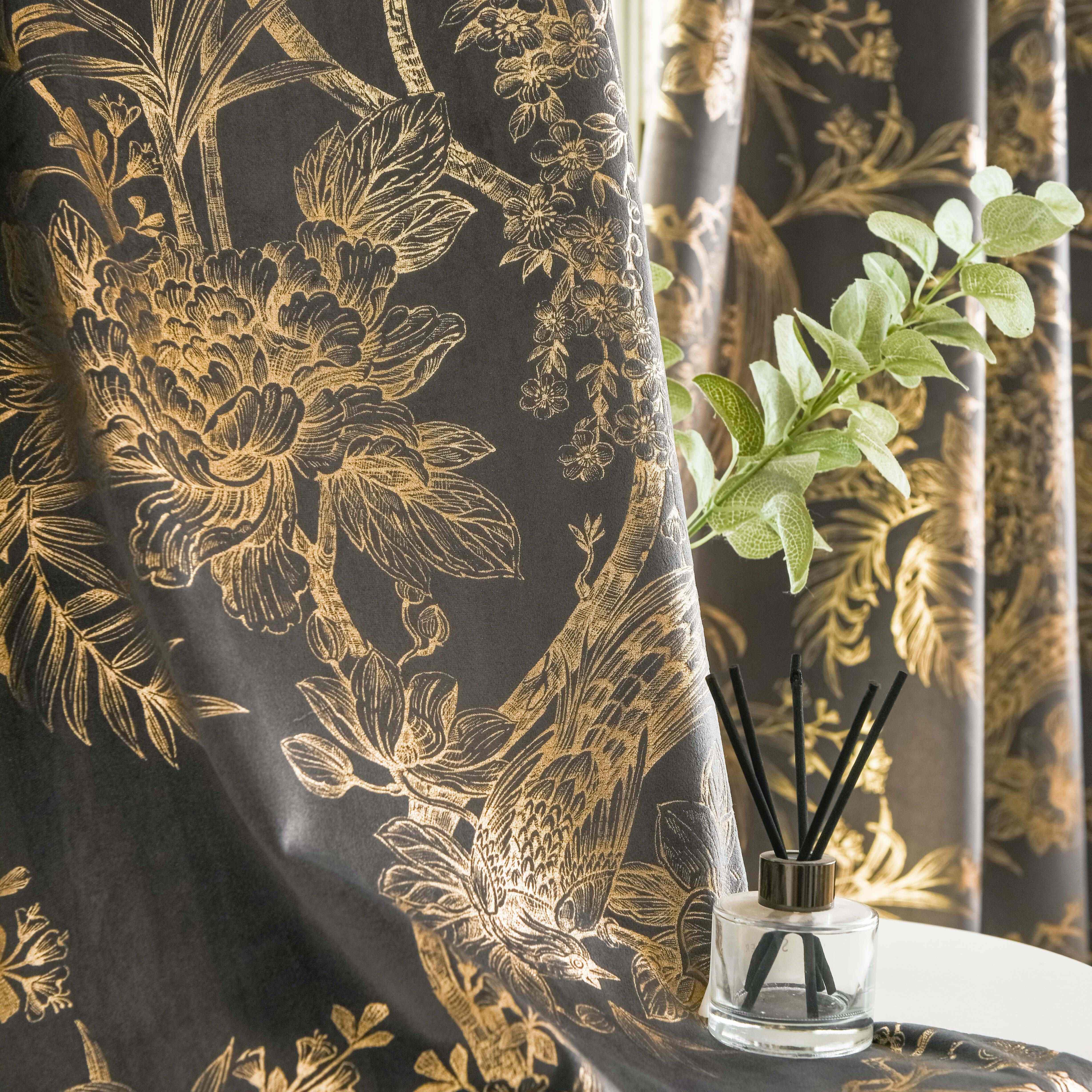 Rideau velours motifs paon doré style glamour isolation thermique
