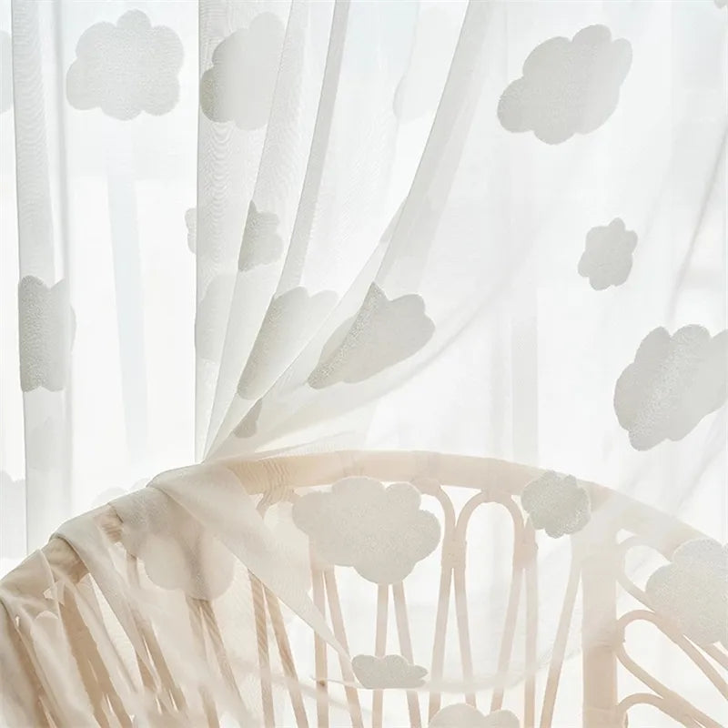 Rideau voilage blanc brodé nuages pour chambre et salon