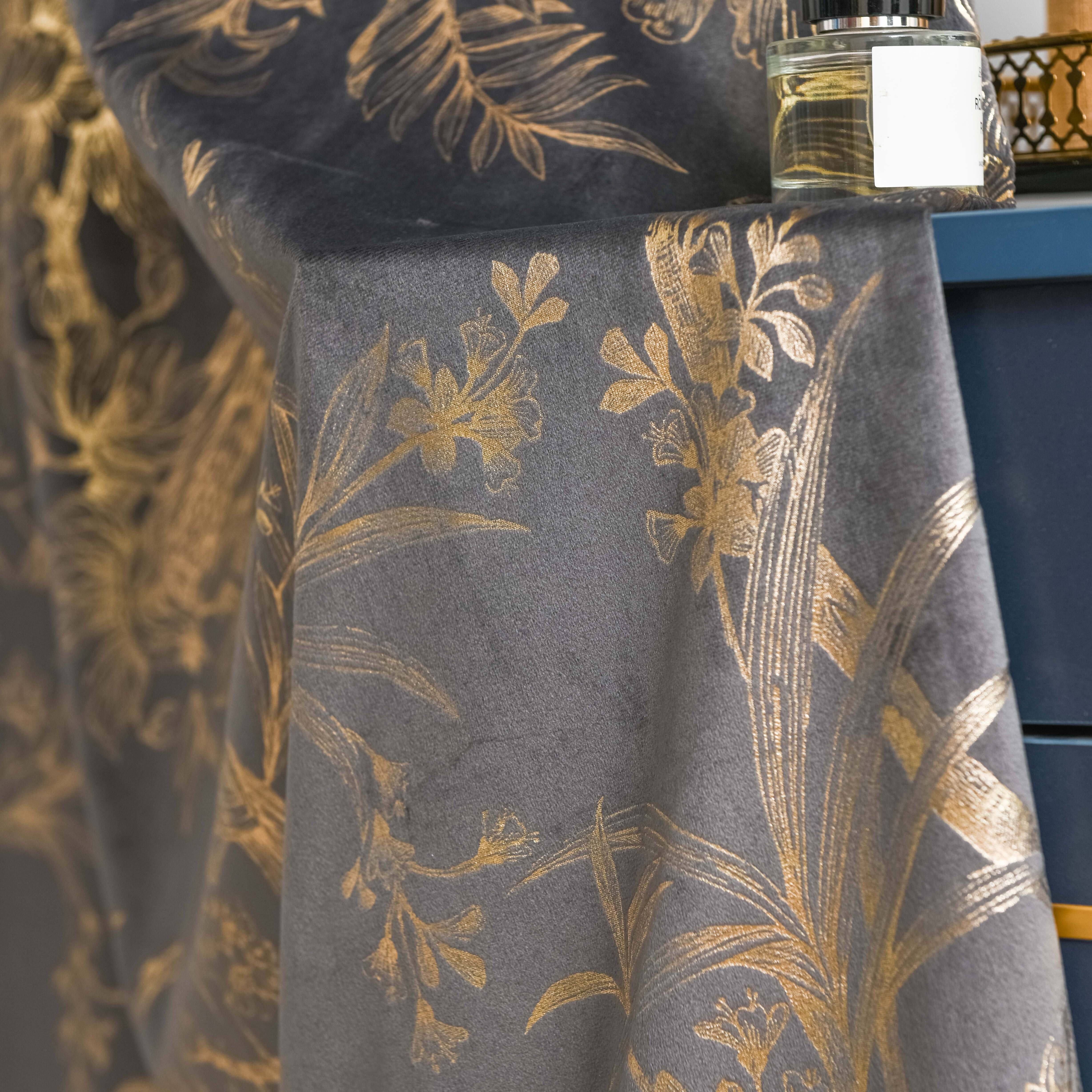 Rideau velours motifs paon doré style glamour isolation thermique