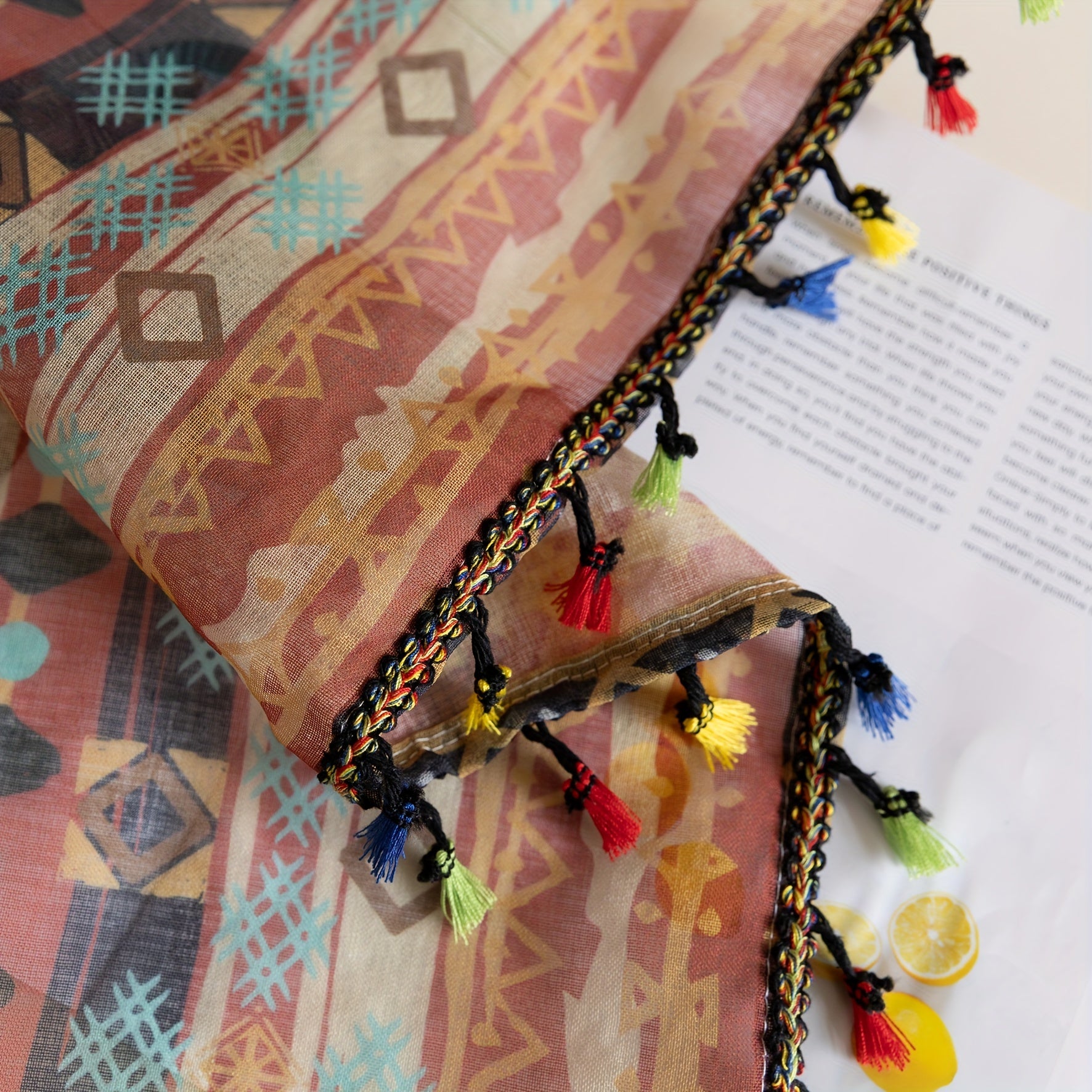 Rideau voilage bohème à rayures multicolores avec pompons (2 panneaux)