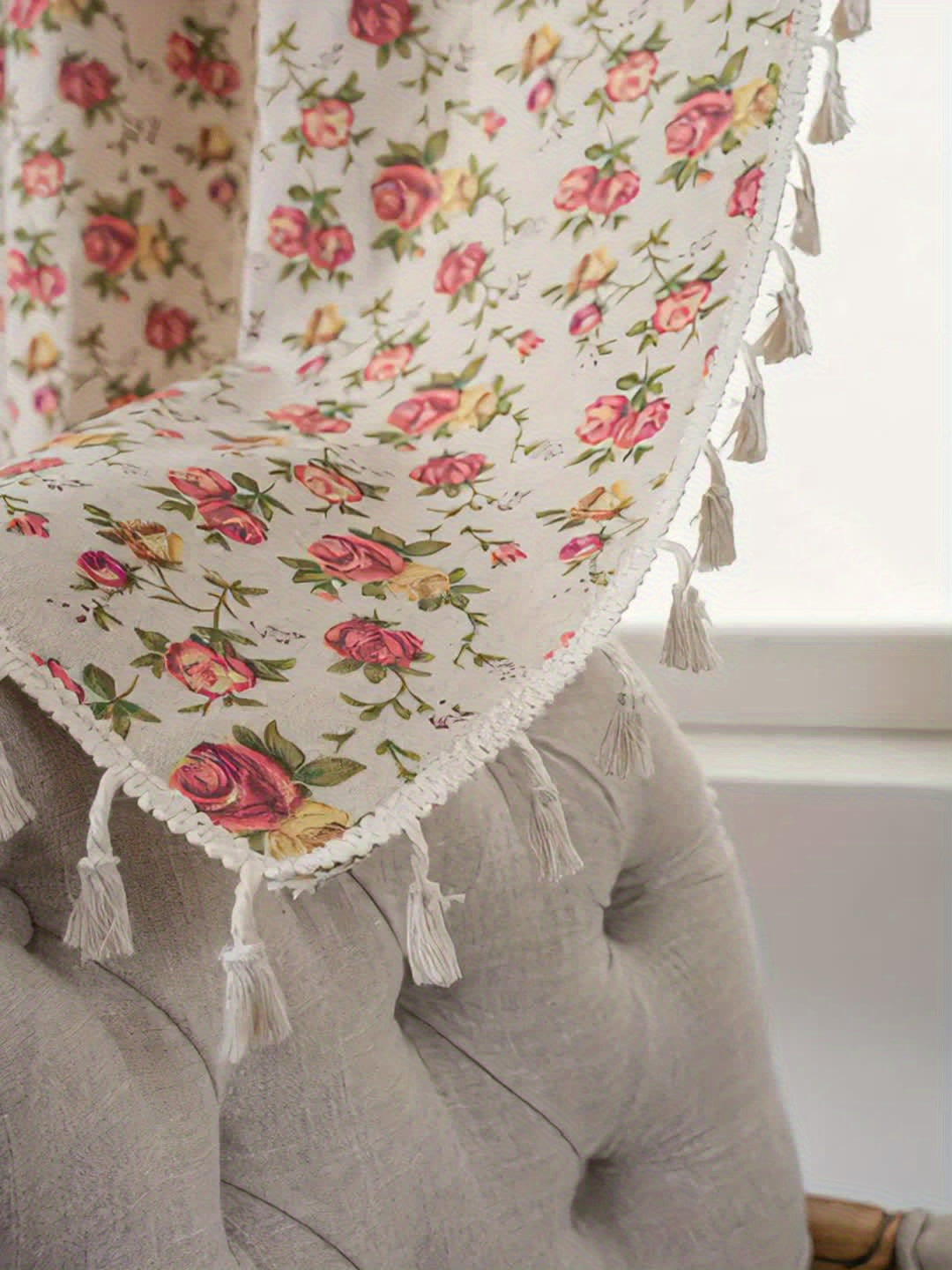 Rideau bohème fleuri en tissu effet lin avec pampilles décoratives