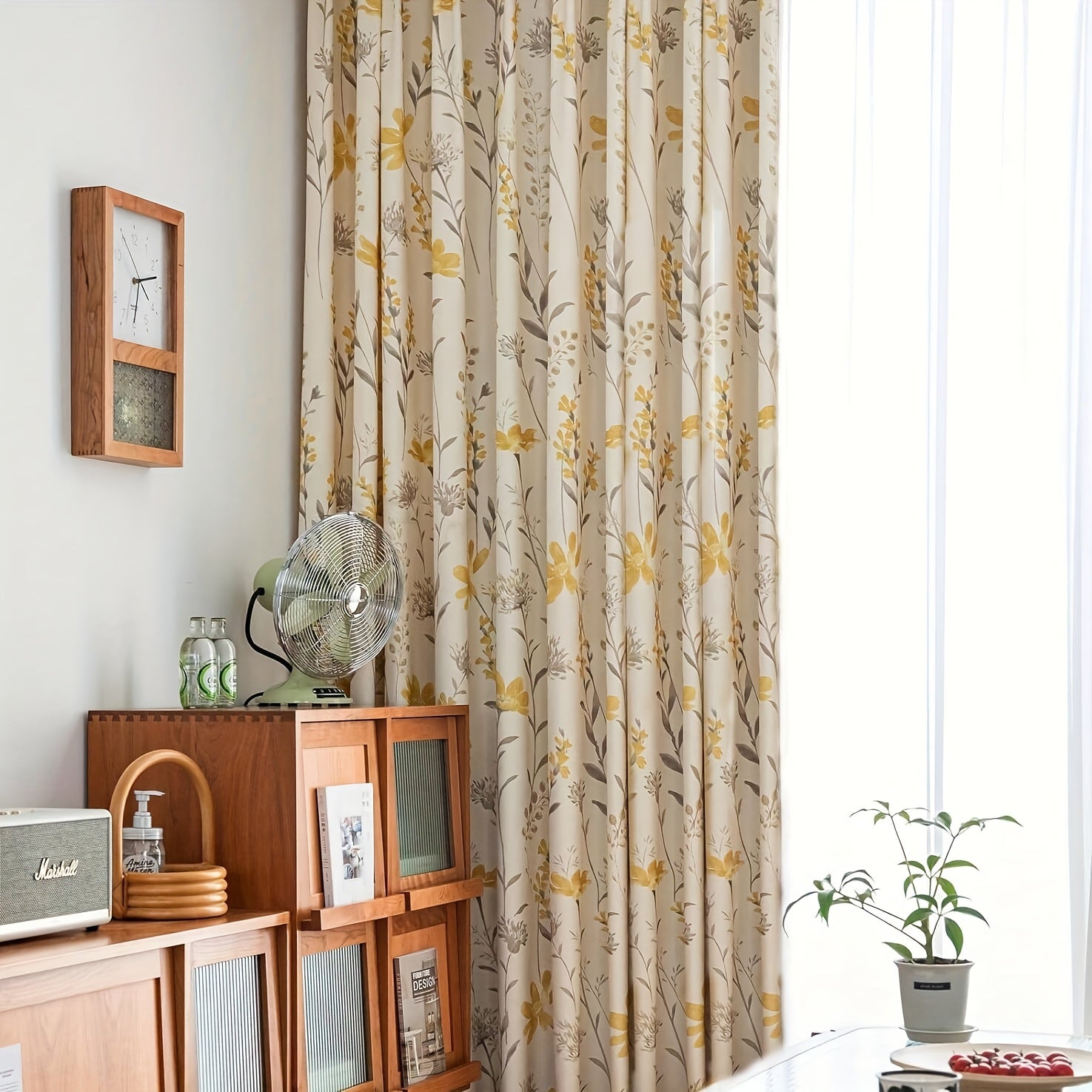 Rideau tamisant fleuri jaune style classique pour salon et chambre