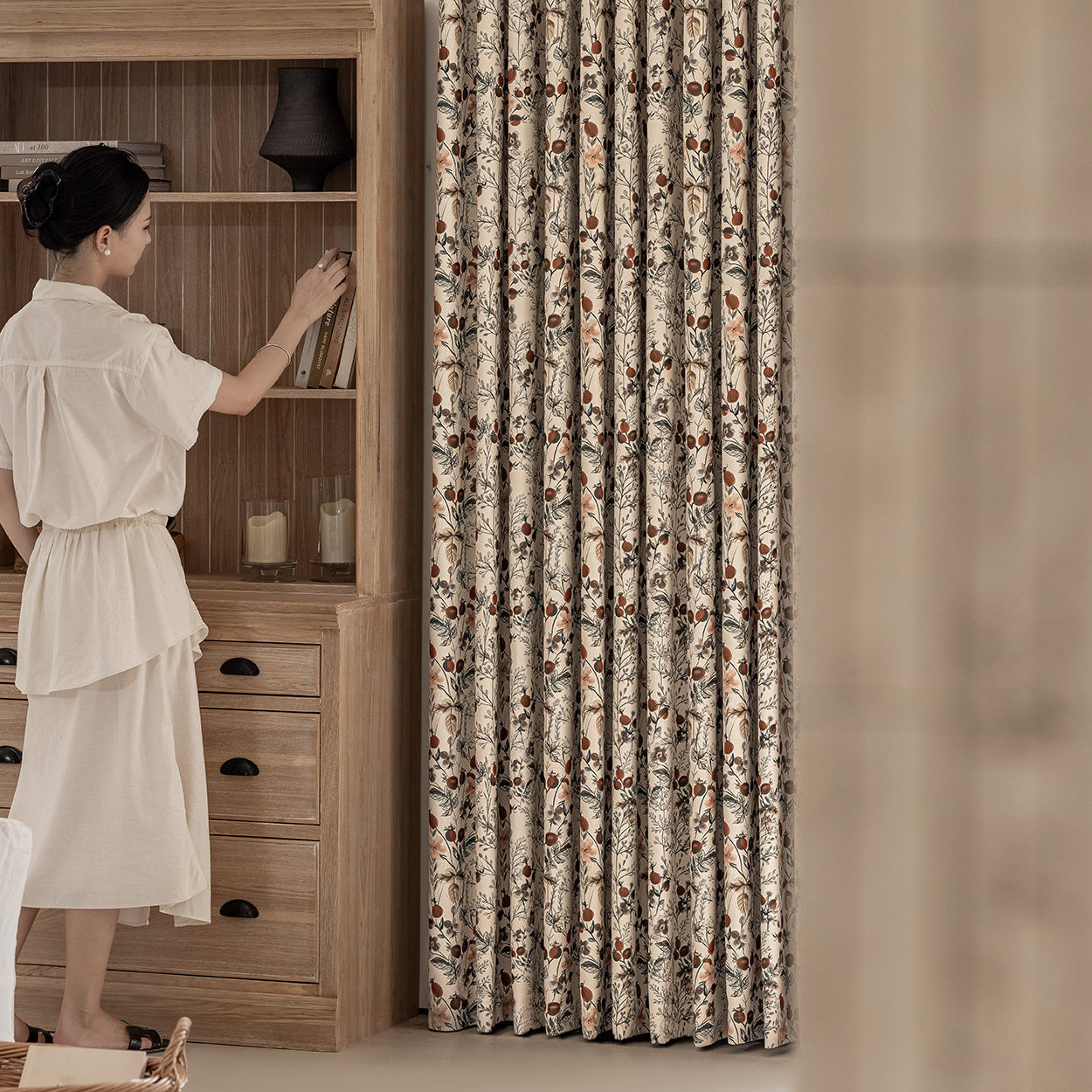 Rideau occultant jacquard floral beige pour porte-fenêtre et salon