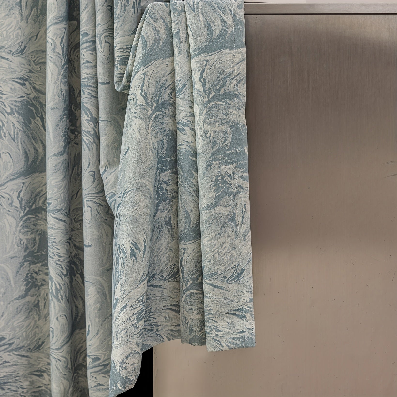 Rideau occultant bleu motif géométrique moderne en polyester