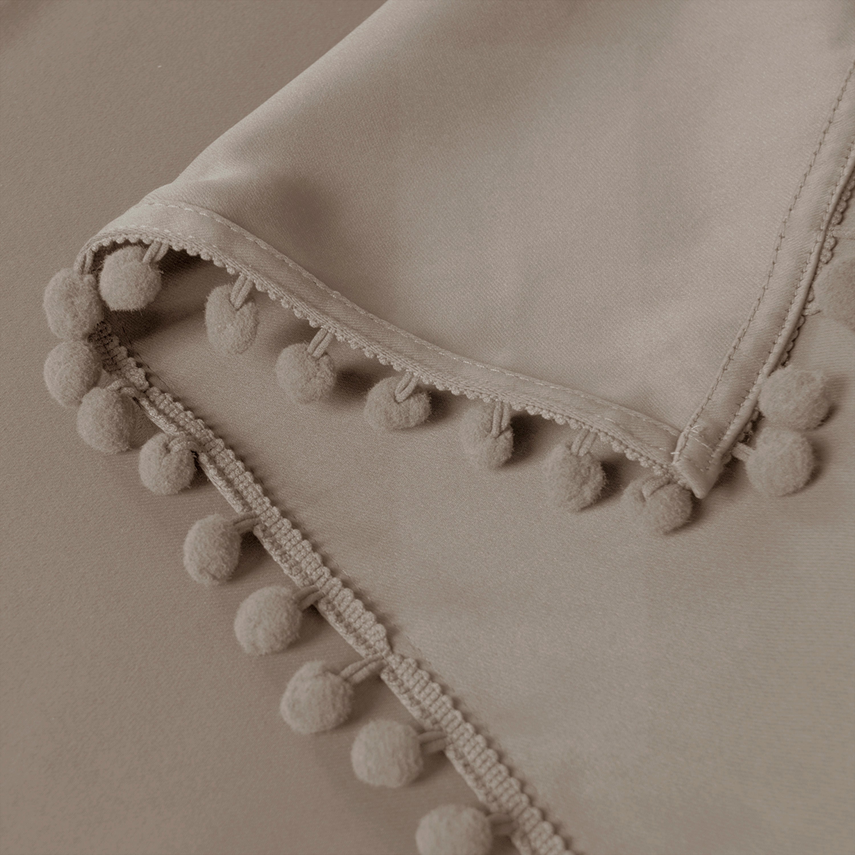 Rideau occultant thermique avec galon pompons pour salon et chambre