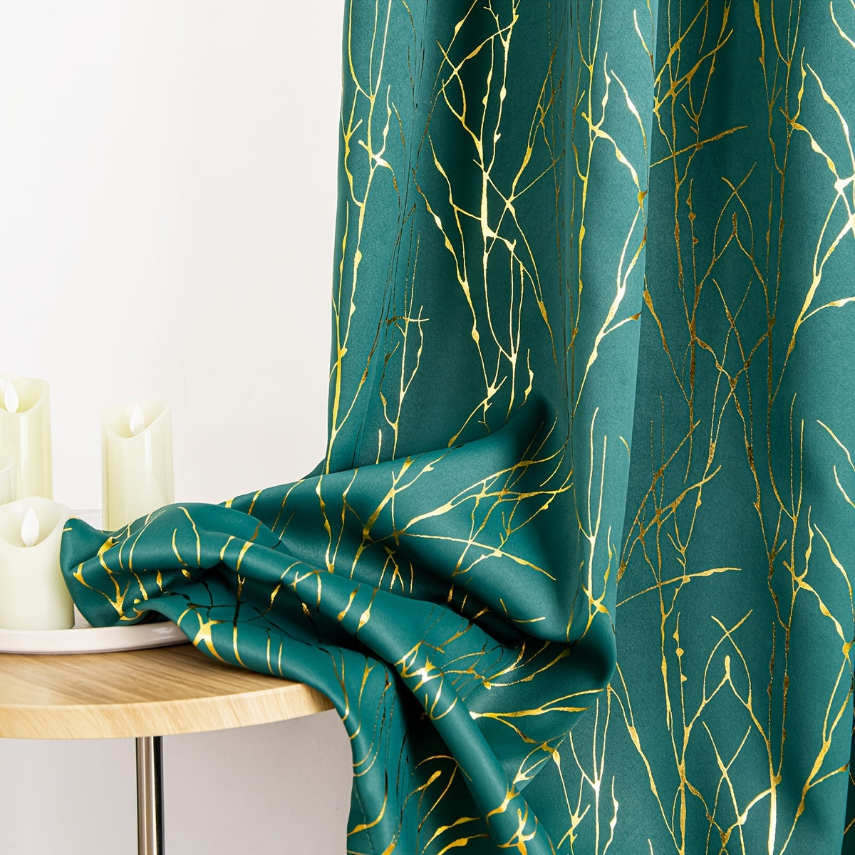 Rideau occultant à motifs branches dorées en polyester pour chambre