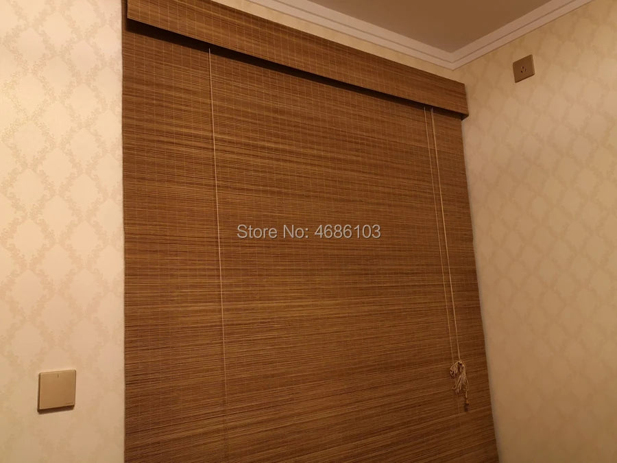 Store enrouleur en bambou naturel tamisant style zen pour fenêtre et porte-fenêtre