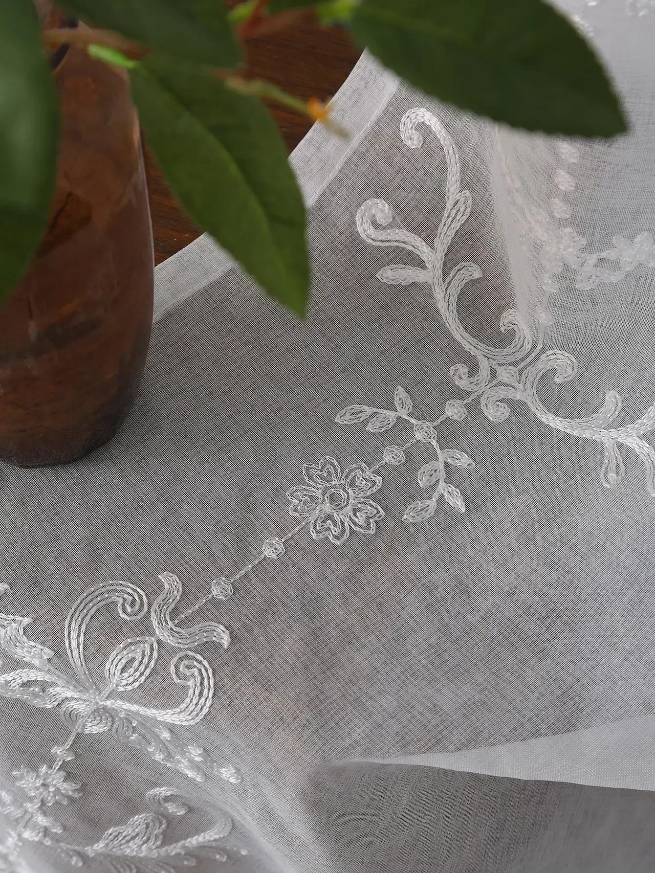 Rideau voilage blanc brodé fleuri tamisant en polyester pour salon et chambre