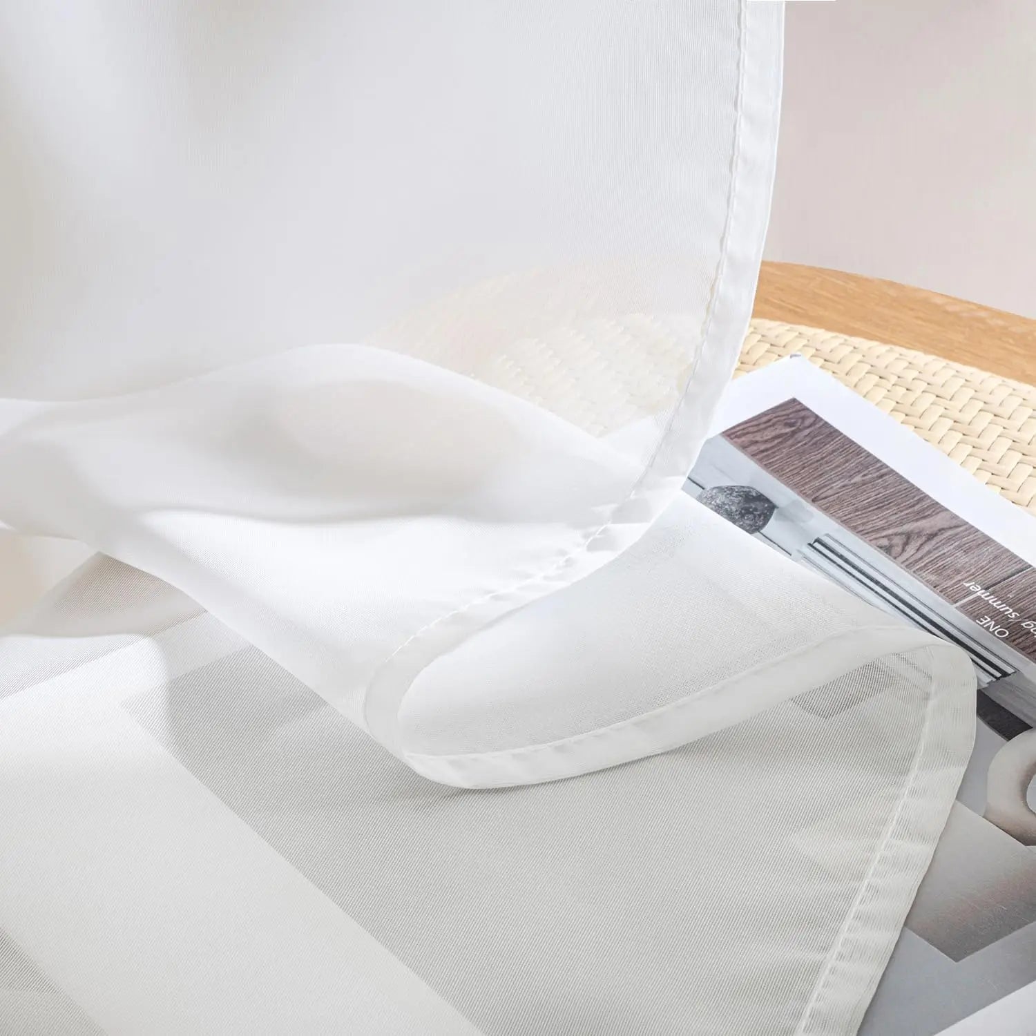 Voilage blanc tamisant en polyester léger pour salon et chambre style épuré (2 pièces)