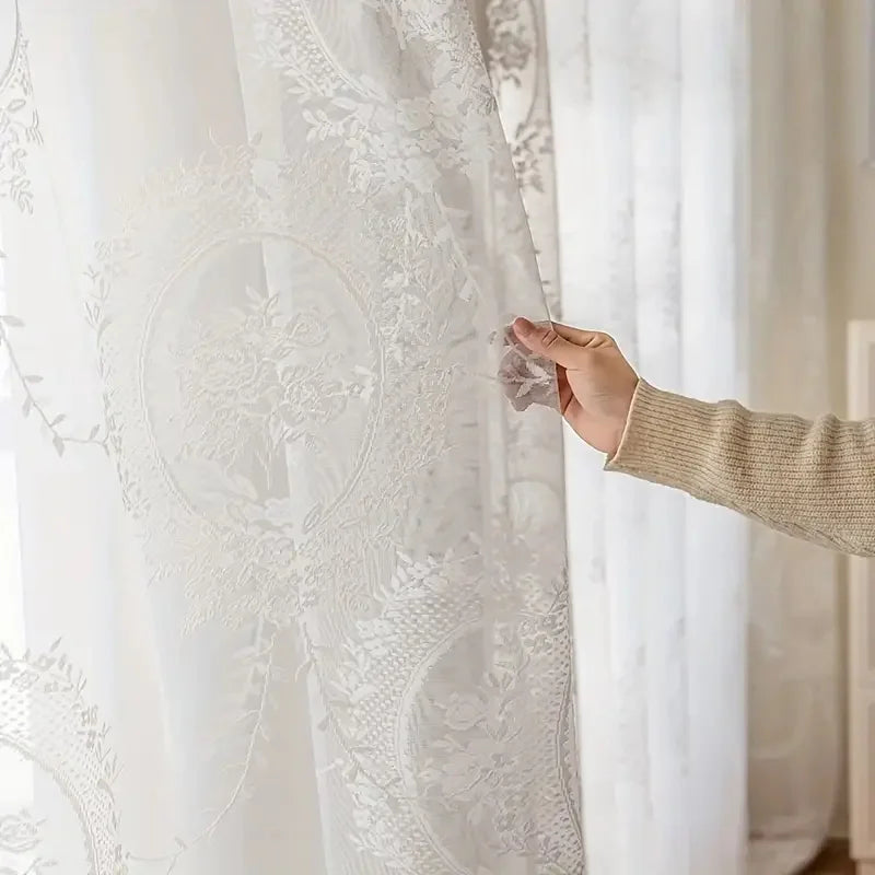 Voilage dentelle fleurie pivoine blanc tamisant élégant pour intérieur et extérieur