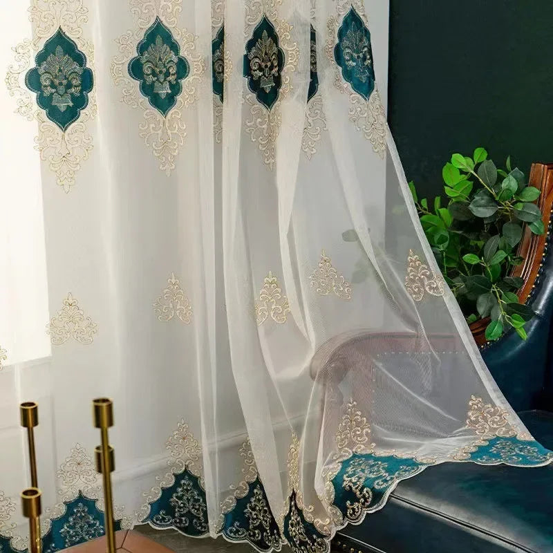 Rideau voilage brodé bleu et doré translucide style luxe pour salon
