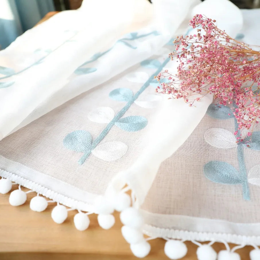 Valance Brodée Semi-Translucide pour Fenêtre – Voilage Floral avec Pompons pour Cuisine