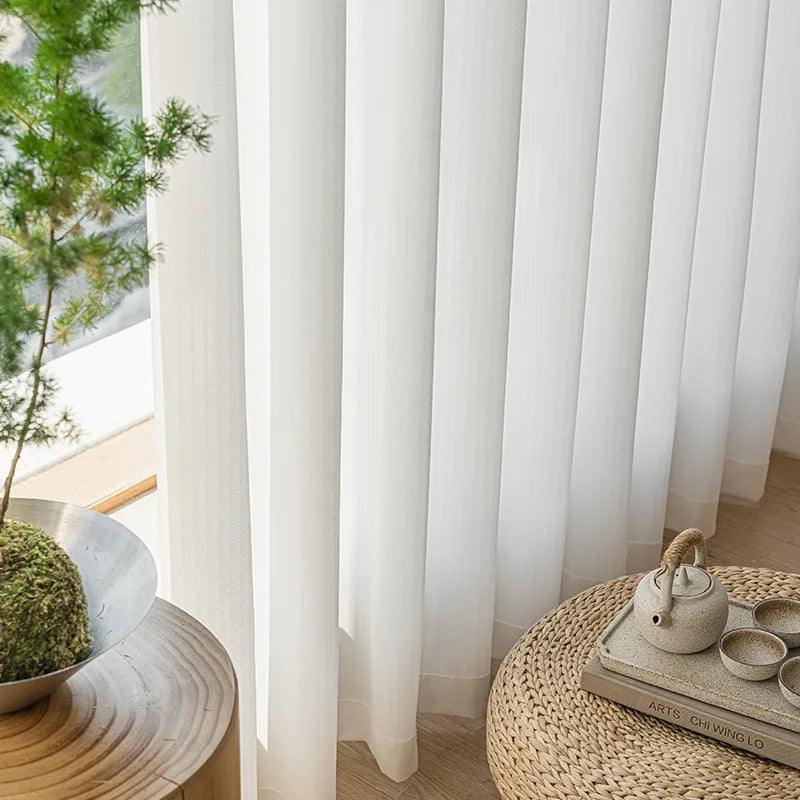 Rideau voilage chiffon tamisant effet soyeux pour porte-fenêtre blanc ou beige