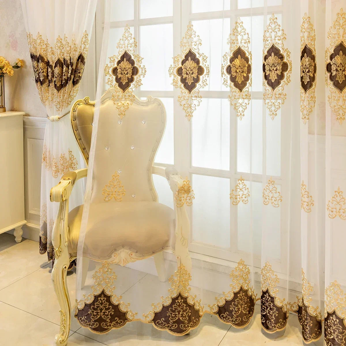 Voilage blanc brodé motifs marron style européen tamisant pour salon et chambre