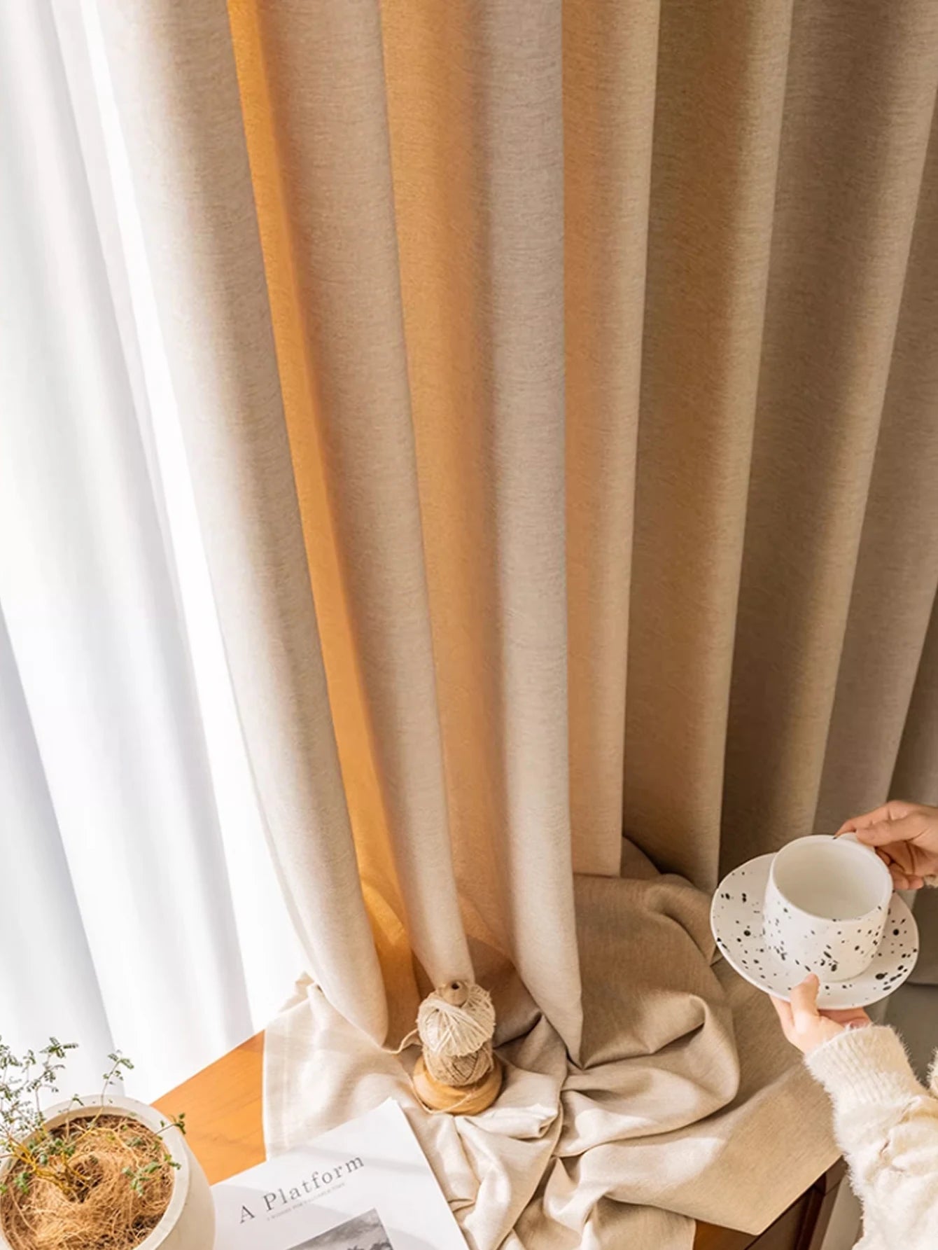 Rideau occultant beige uni en polyester pour chambre et salon
