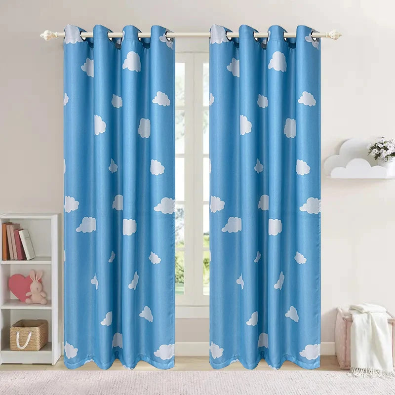 Rideau occultant bleu à motifs nuages pour chambre enfant