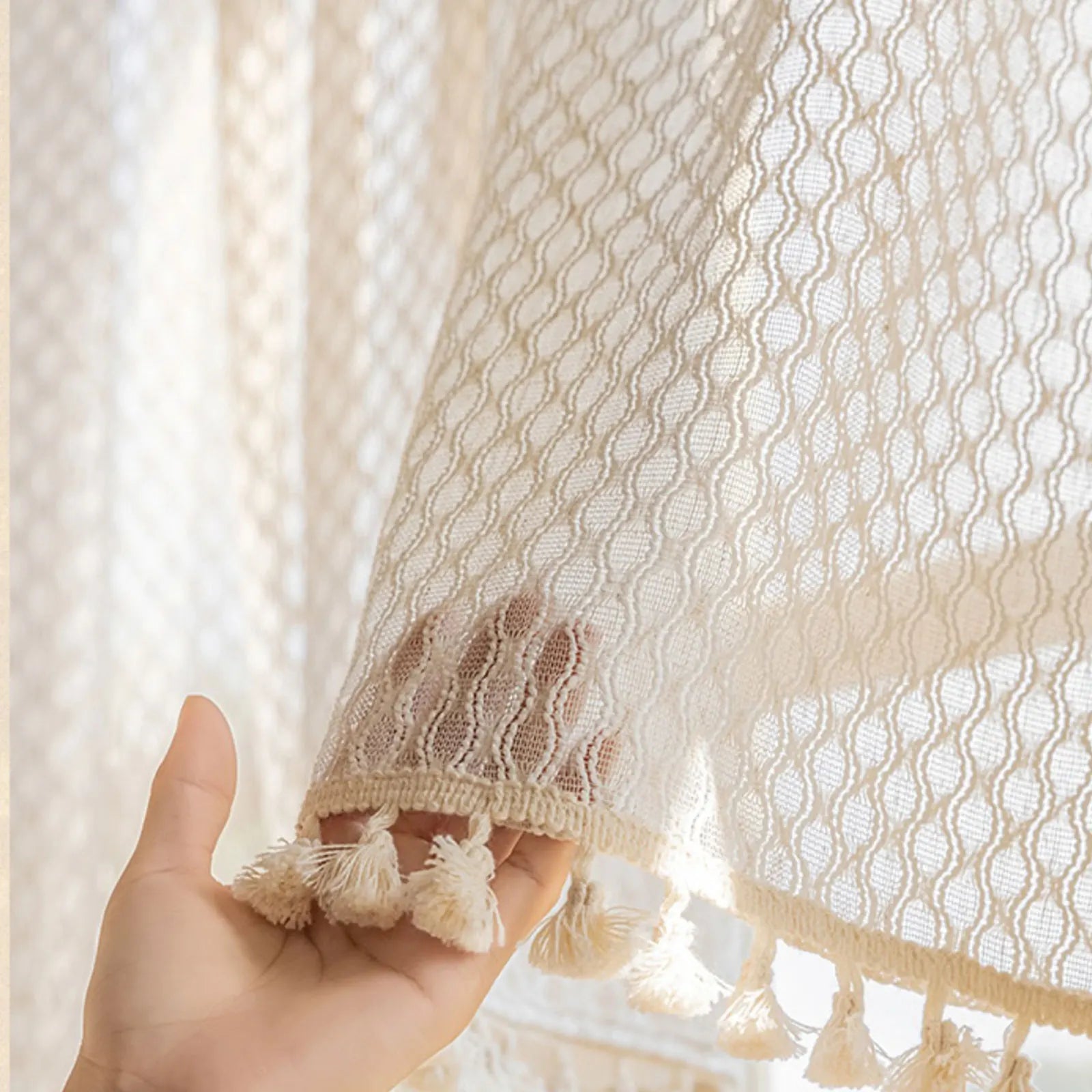 Rideau brise-bise bohème écru à pompons pour cuisine