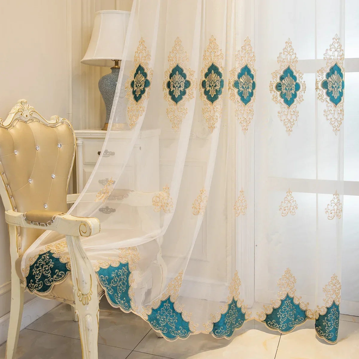 Rideau voilage brodé bleu et doré translucide style luxe pour salon