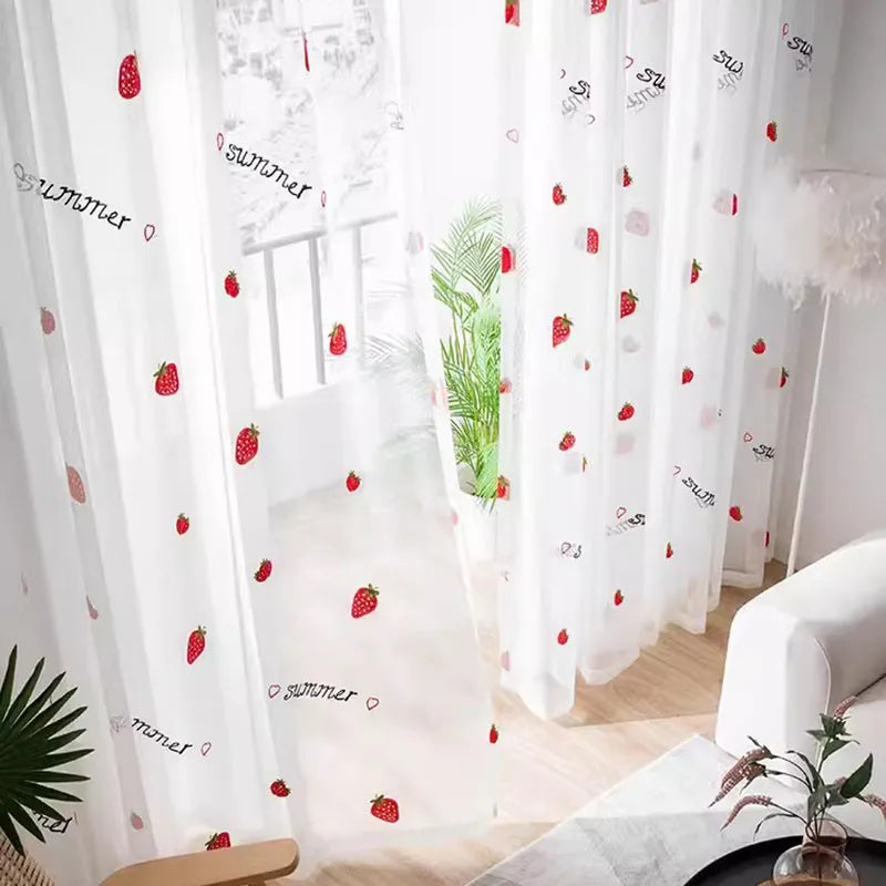 Rideau voilage enfant fraises brodées polyester tamisant chambre fille
