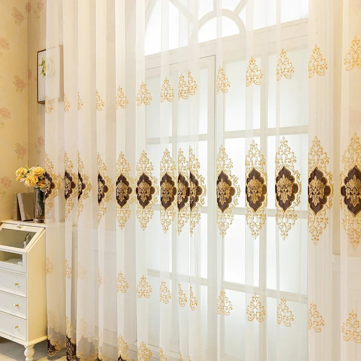 Voilage blanc brodé motifs marron style européen tamisant pour salon et chambre