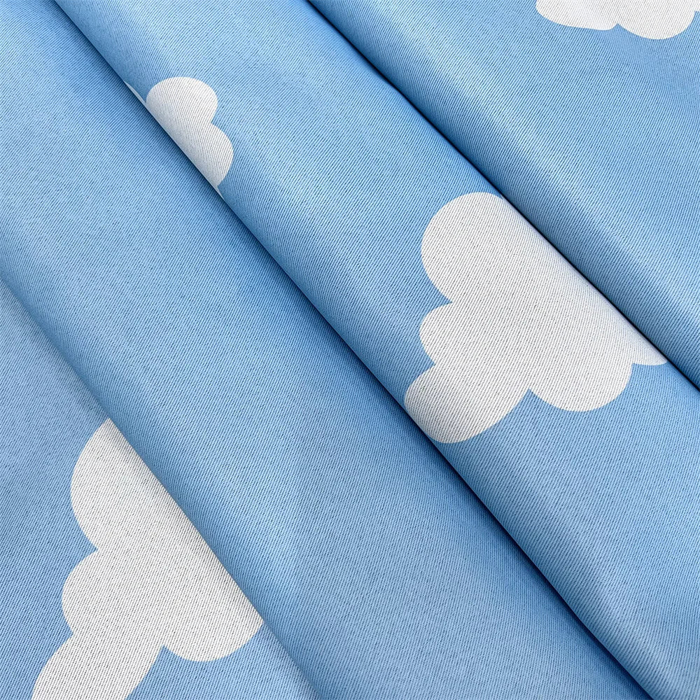 Rideau occultant bleu à motifs nuages pour chambre enfant