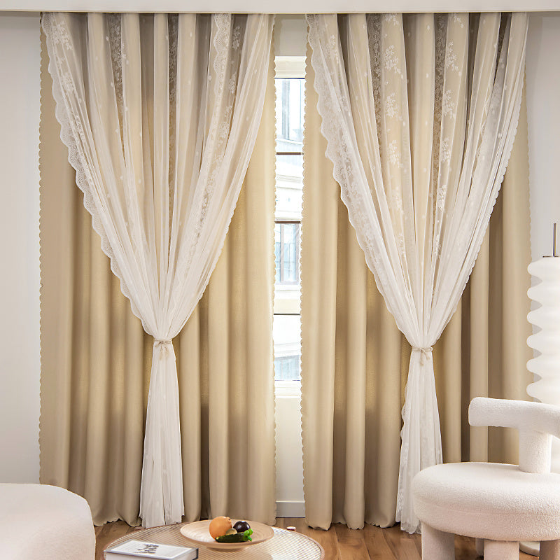 Rideau double épaisseur occultant en polyester beige avec voilage dentelle