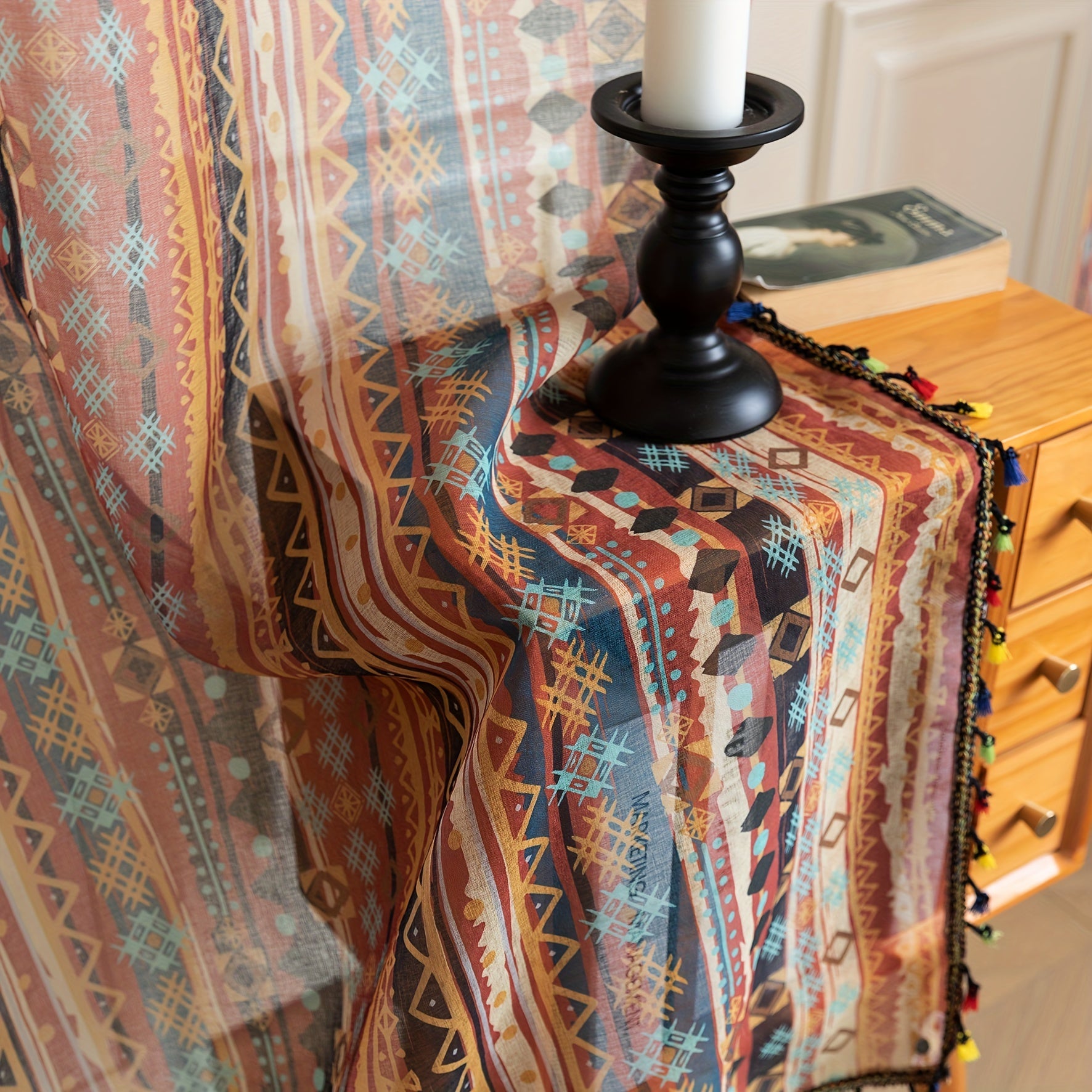 Rideau voilage bohème à rayures multicolores avec pompons (2 panneaux)