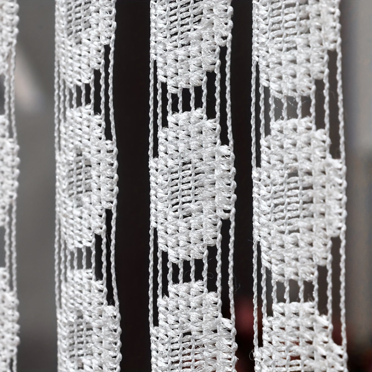 Rideau porte à franges motif pièces métalliques