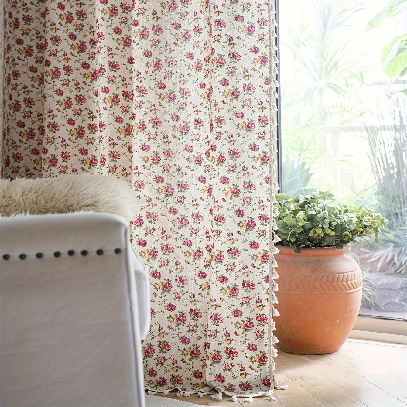 Rideau bohème fleuri en tissu effet lin avec pampilles décoratives
