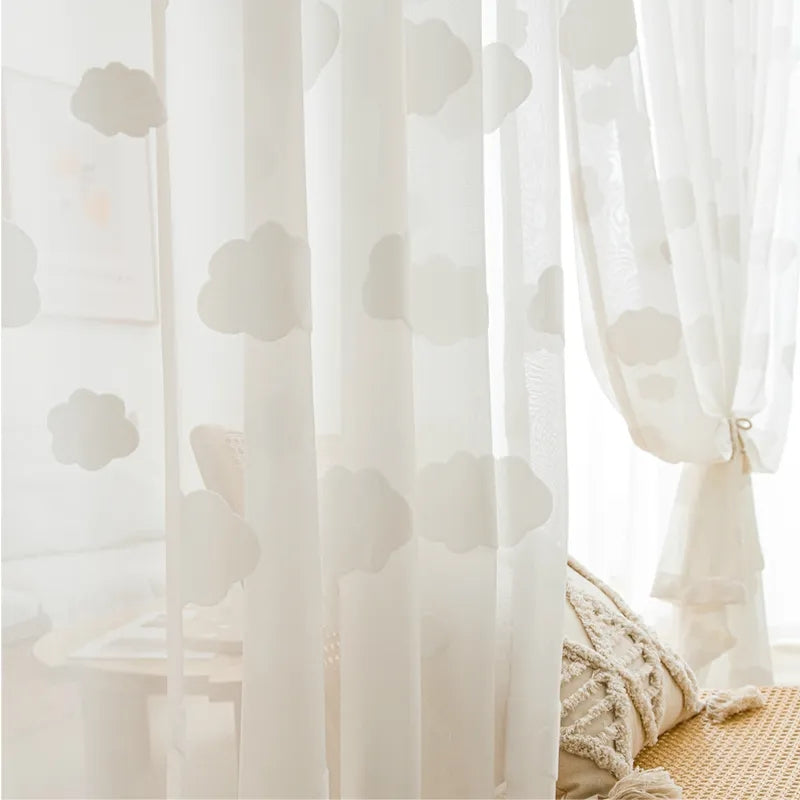 Rideau voilage blanc brodé nuages pour chambre et salon