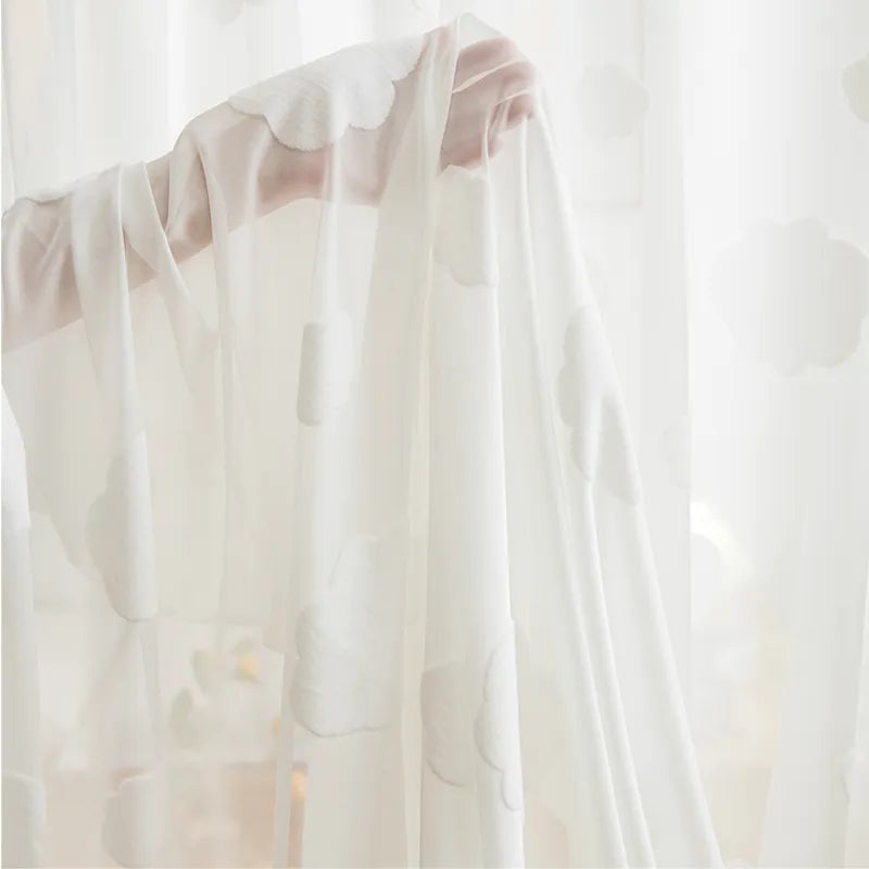 Rideau voilage blanc brodé nuages pour chambre et salon