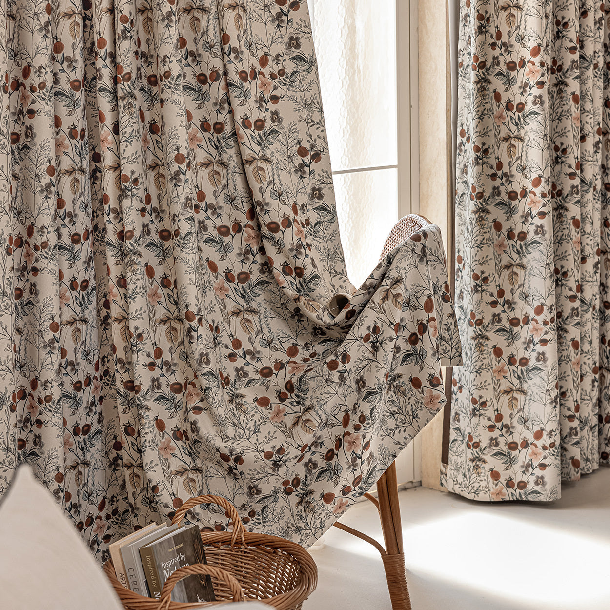 Rideau occultant jacquard floral beige pour porte-fenêtre et salon