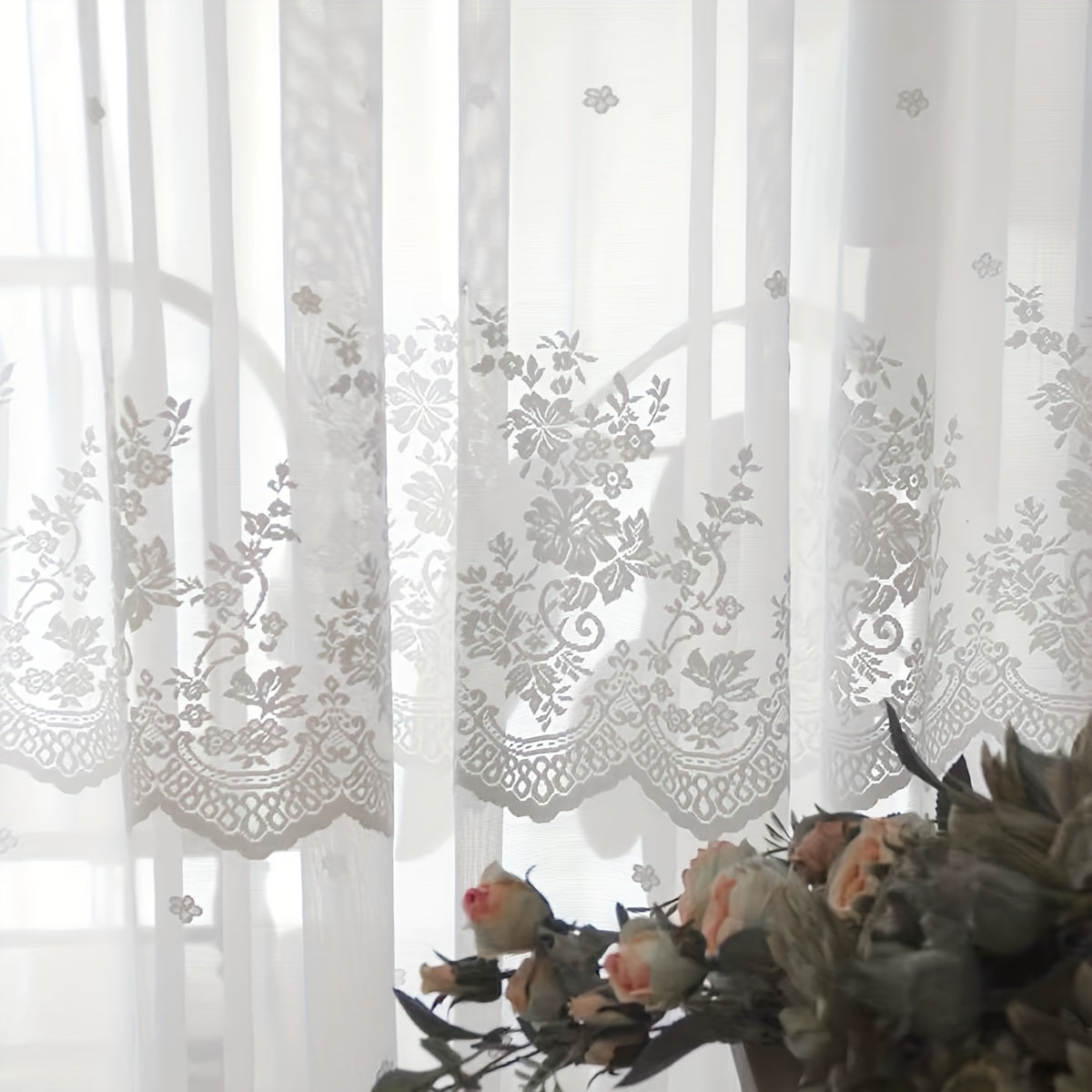 Rideau court en dentelle blanche pour cuisine style rustique romantique