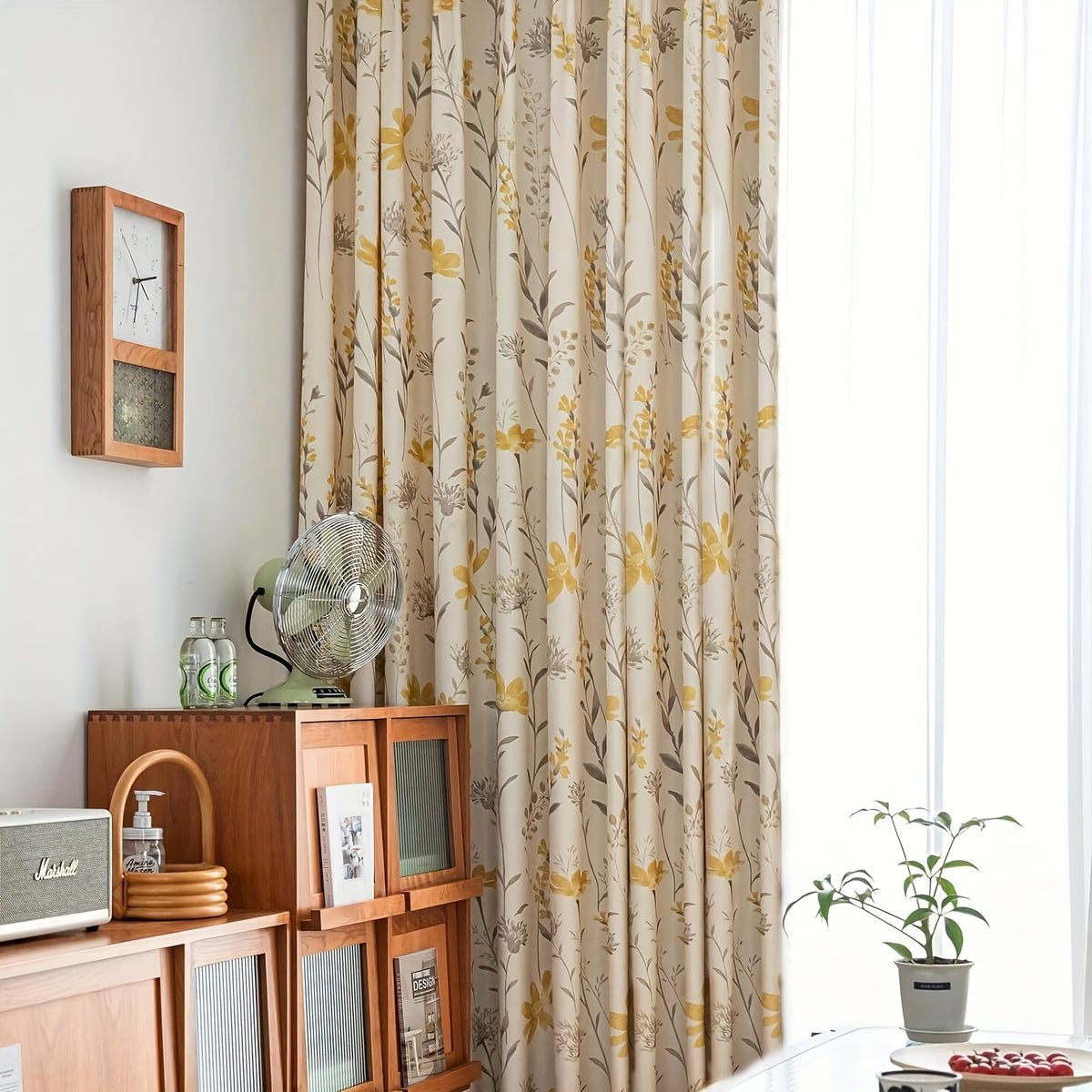 Rideau tamisant fleuri jaune style classique, hauteur moins de 160 cm