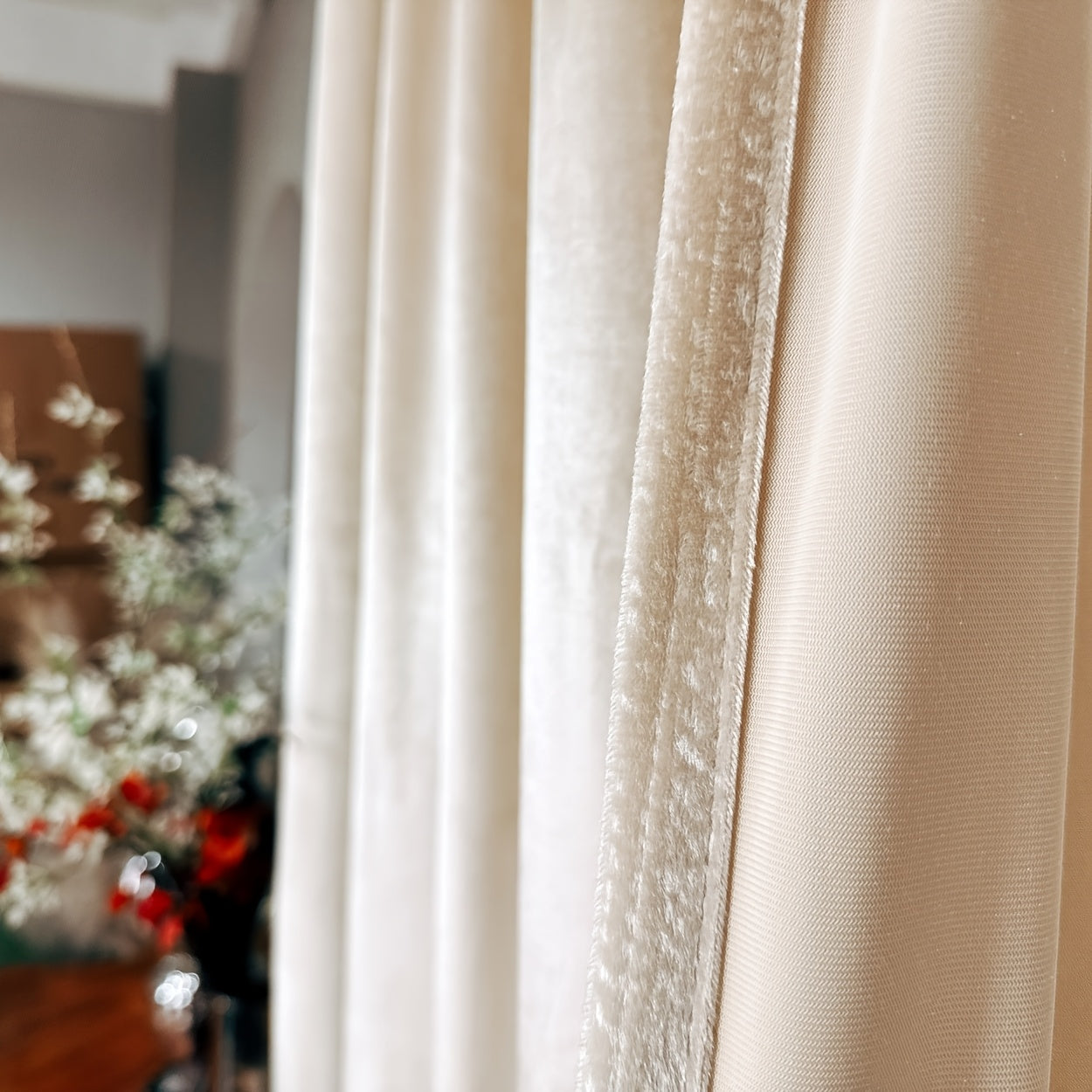 Rideaux velours longs unis brillants en polyester, crème Image