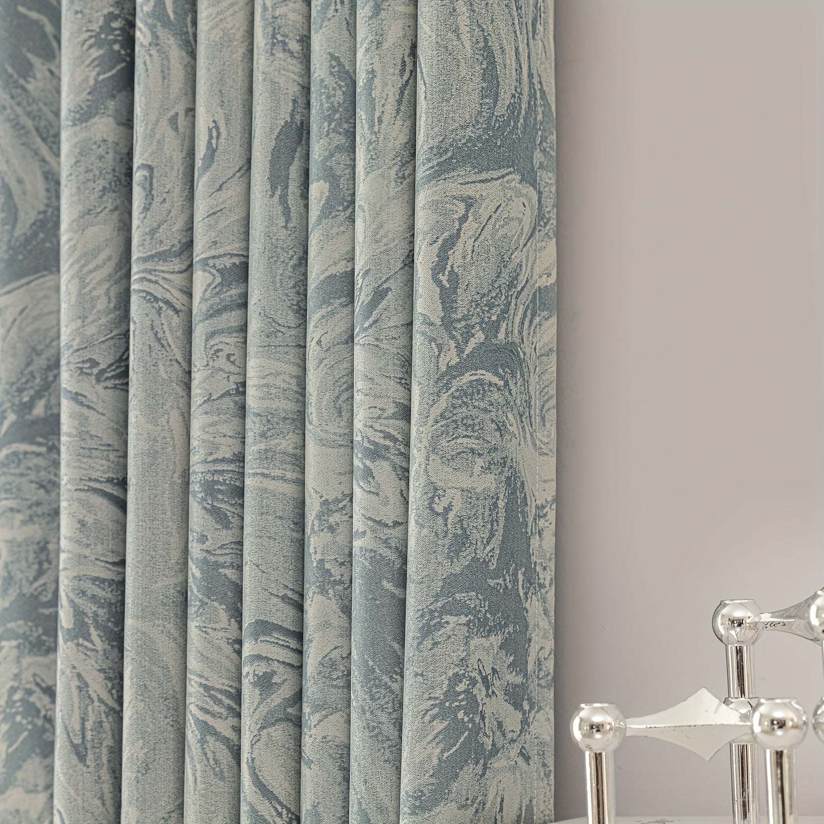 Rideau occultant bleu motif géométrique moderne en polyester
