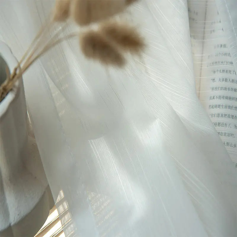 Rideau voilage blanc rayé translucide tamisant moderne pour salon
