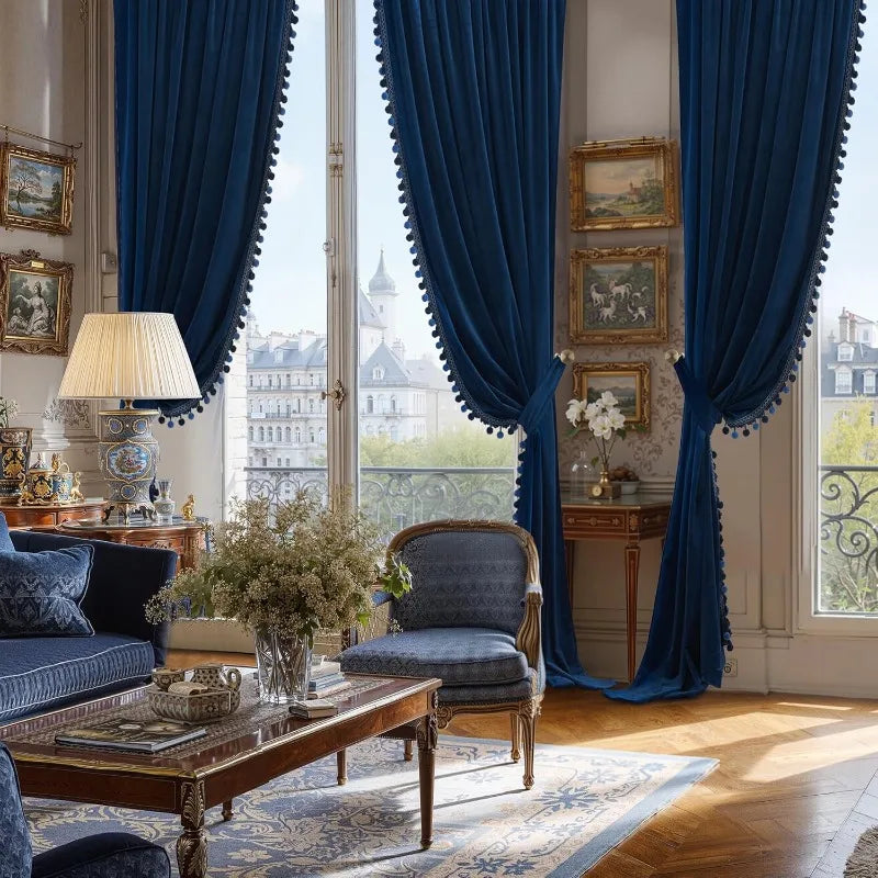 Rideau occultant velours avec galon pompons pour chambre