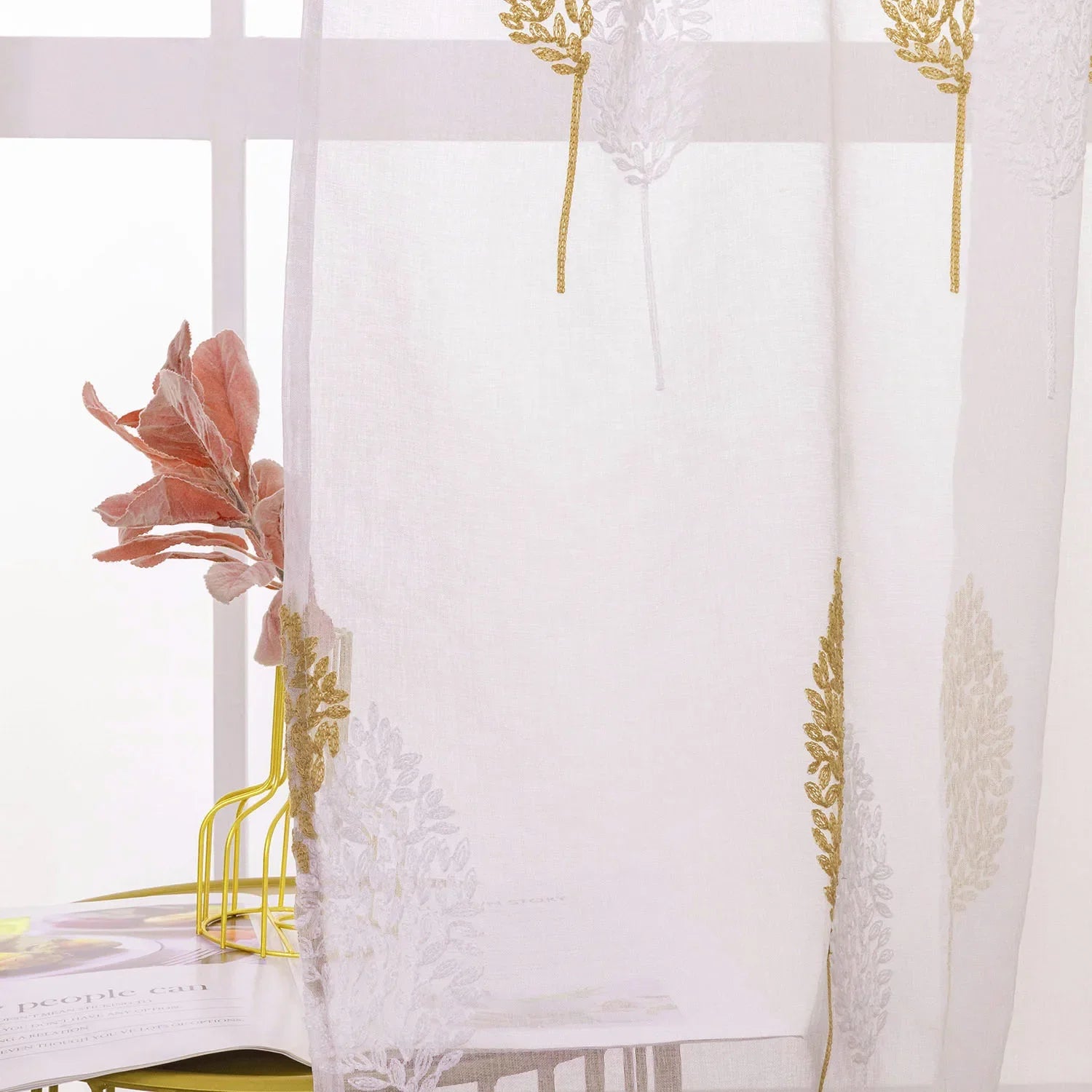 Voilage blanc brodé feuilles jaunes tamisant en polyester pour salon et chambre