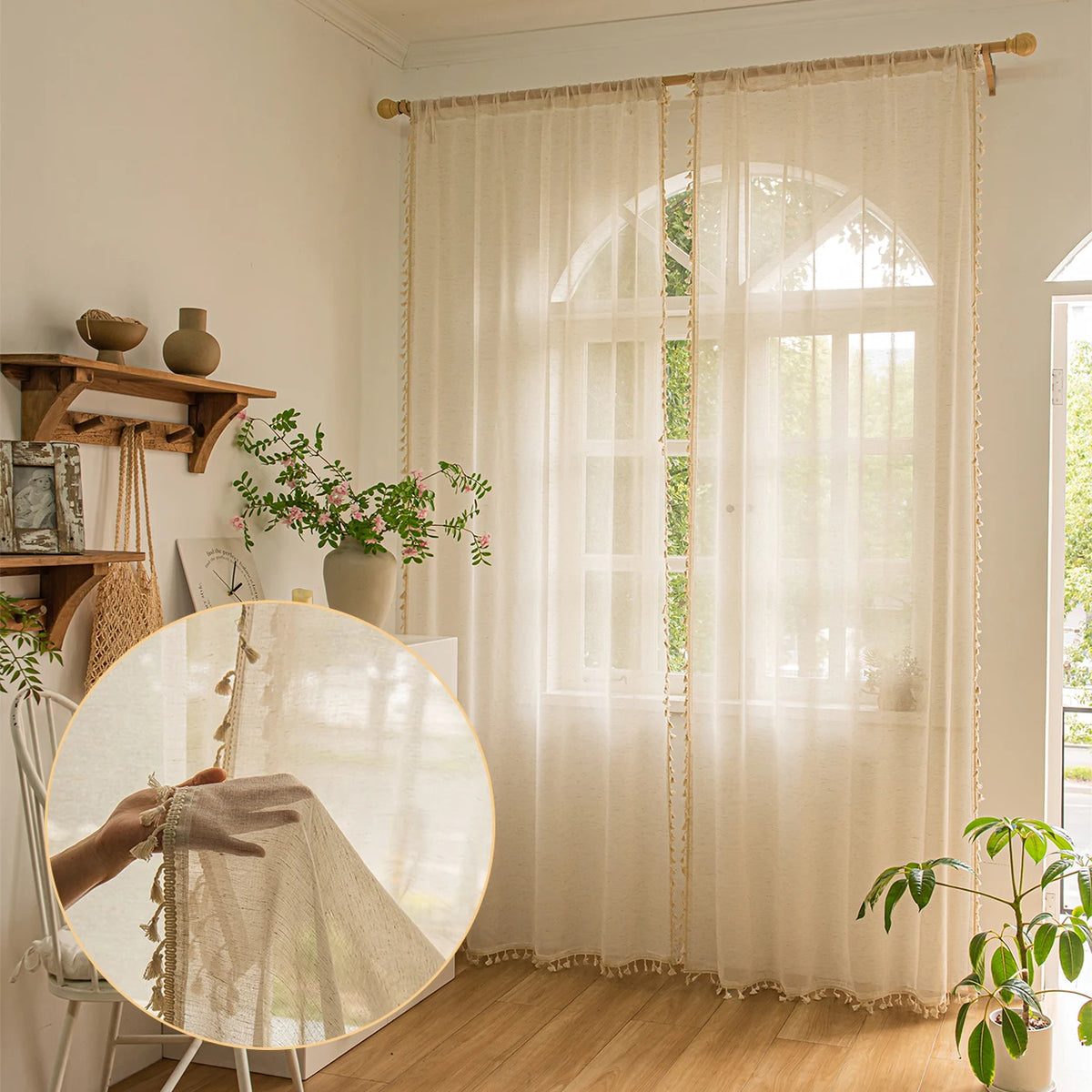 Rideau voilage bohème beige pompons tamisant polyester, largeur 100 à 139 cm