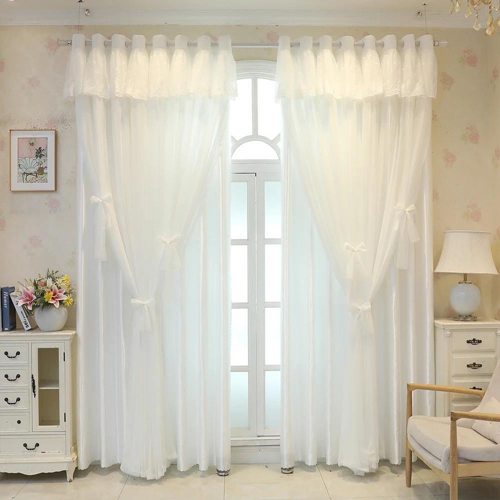 Rideau double épaisseur blanc avec voilage et nœuds papillon décoratif, pose à œillets