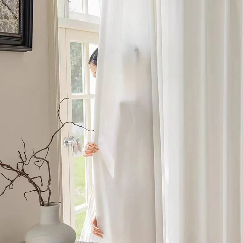 Rideau voilage chiffon tamisant effet soyeux pour porte-fenêtre blanc ou beige