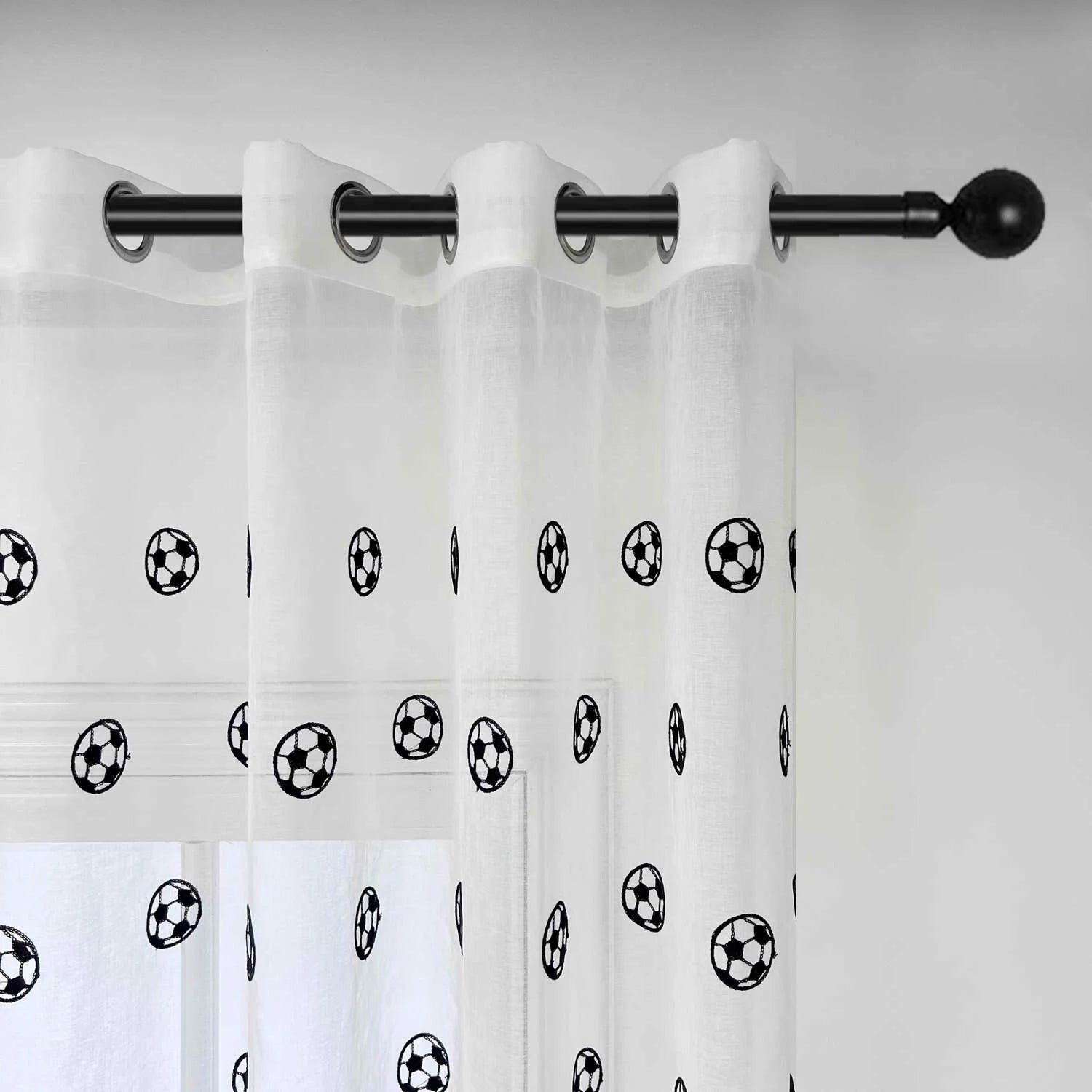 Rideau voile blanc brodé ballon de football pour chambre enfant