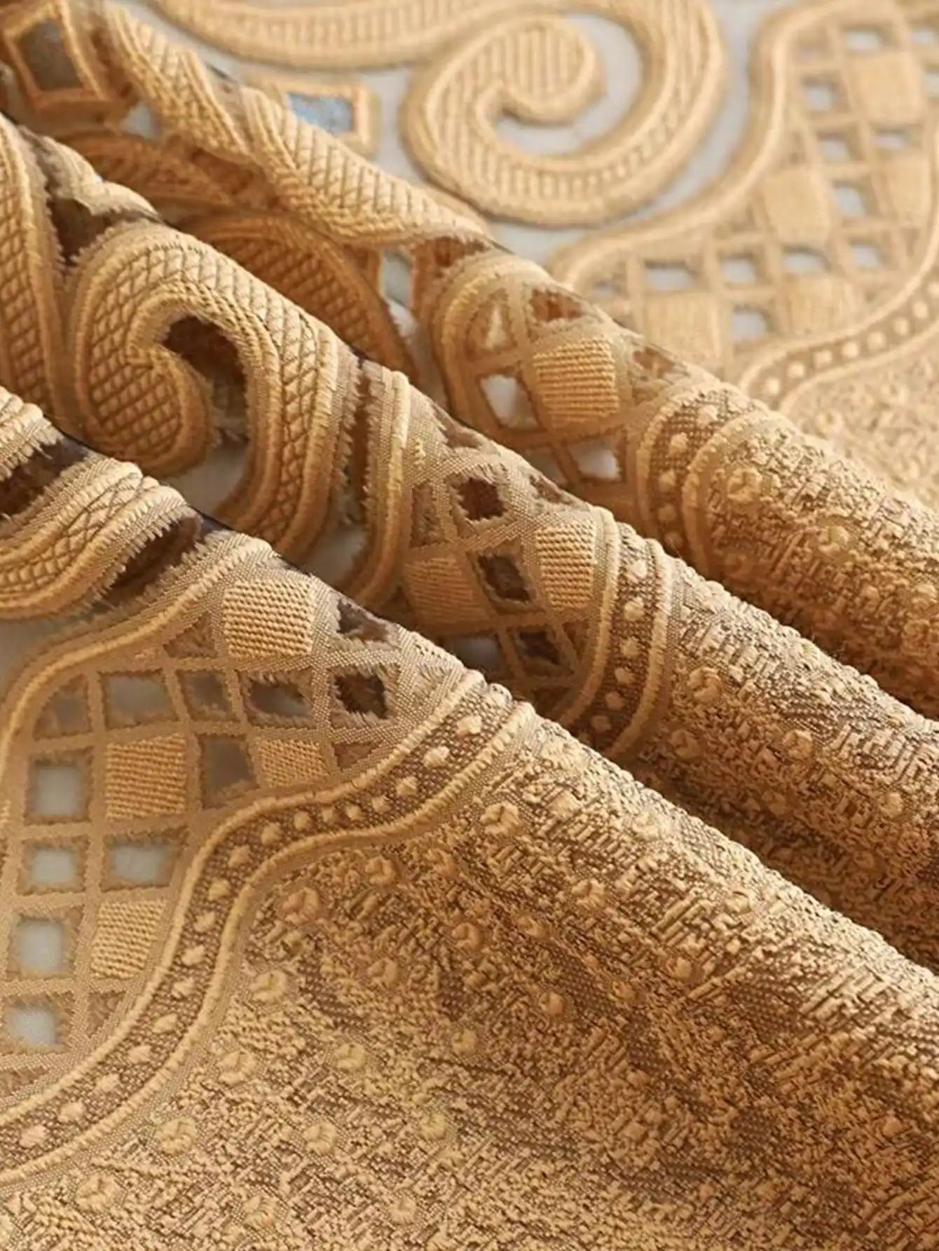 Rideau tamisant doré à motifs ajourés pour salon et chambre