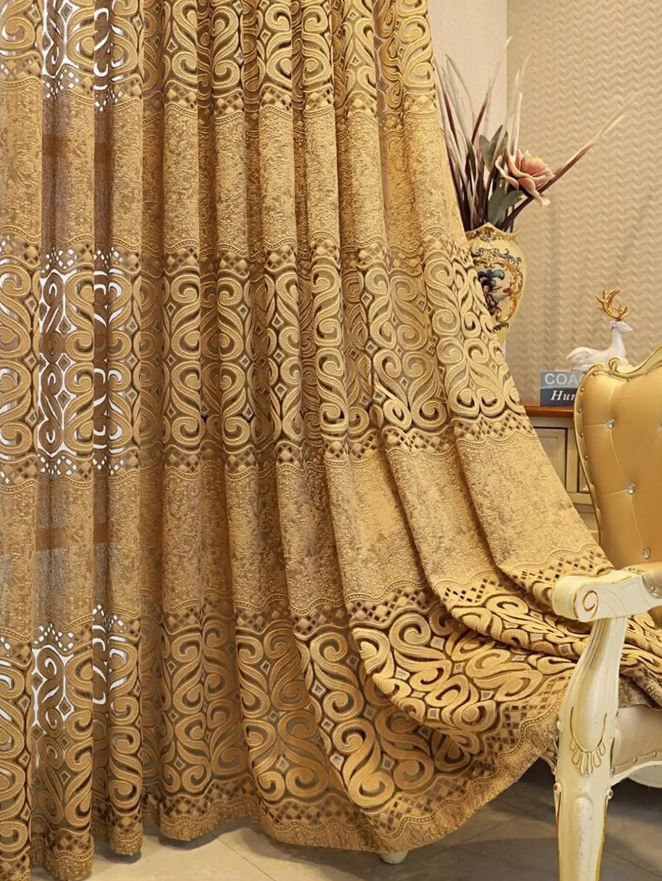 Rideau tamisant doré à motifs ajourés pour salon et chambre