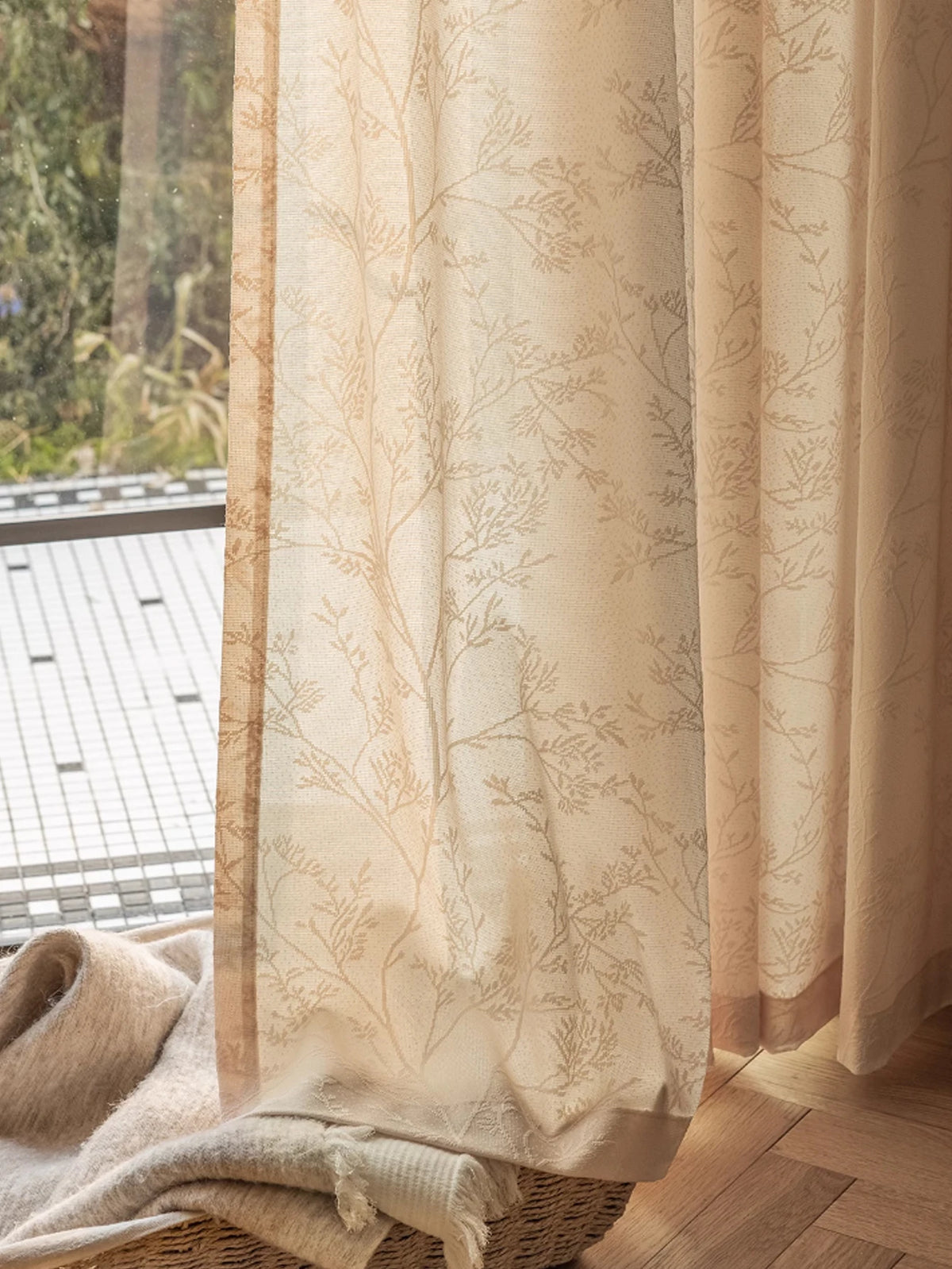 Rideau voilage jacquard beige motif branches, largeur 140 à 199 cm