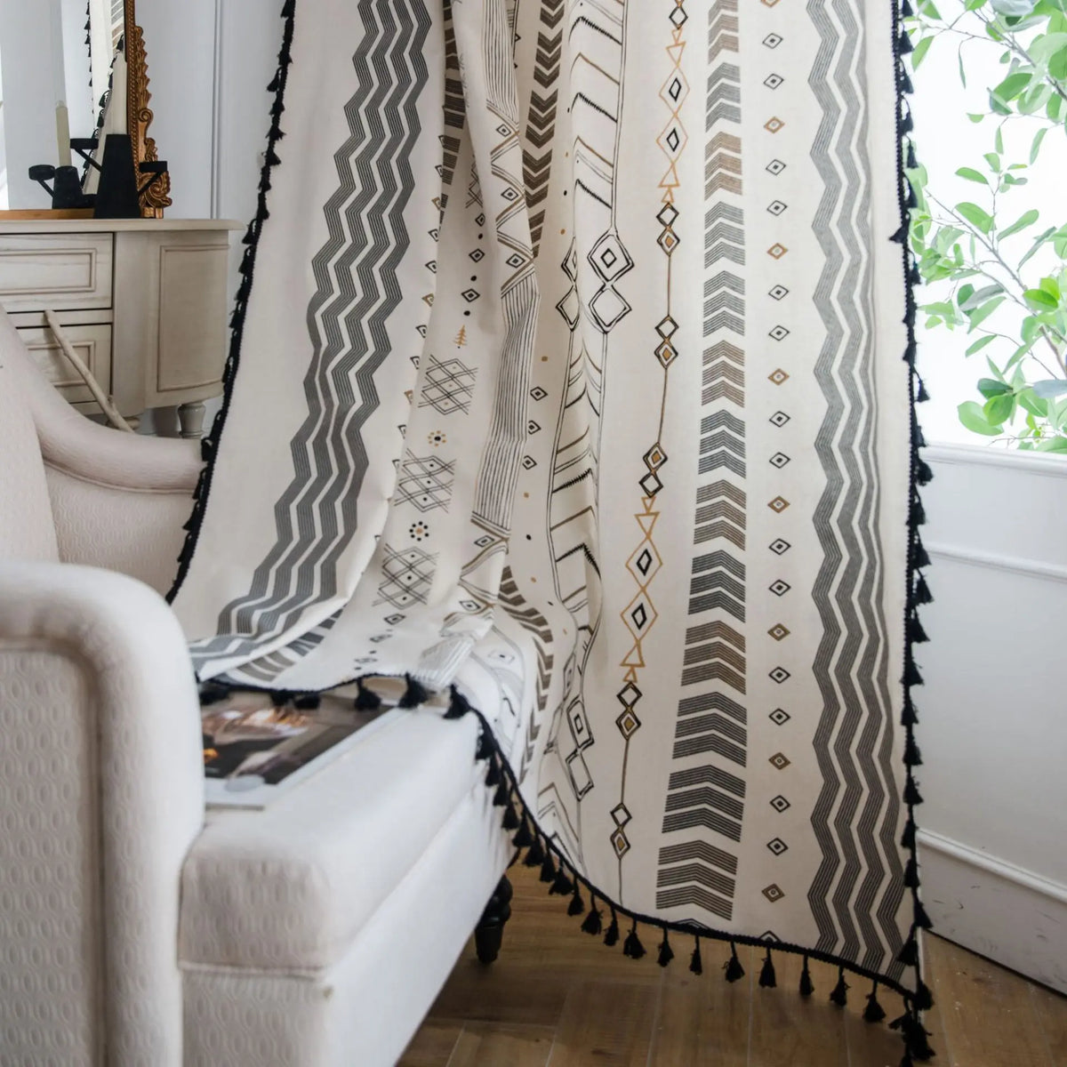 Rideau bohème géométrique en coton lin avec pompons décoratifs, largeur 140 à 199 cm Image