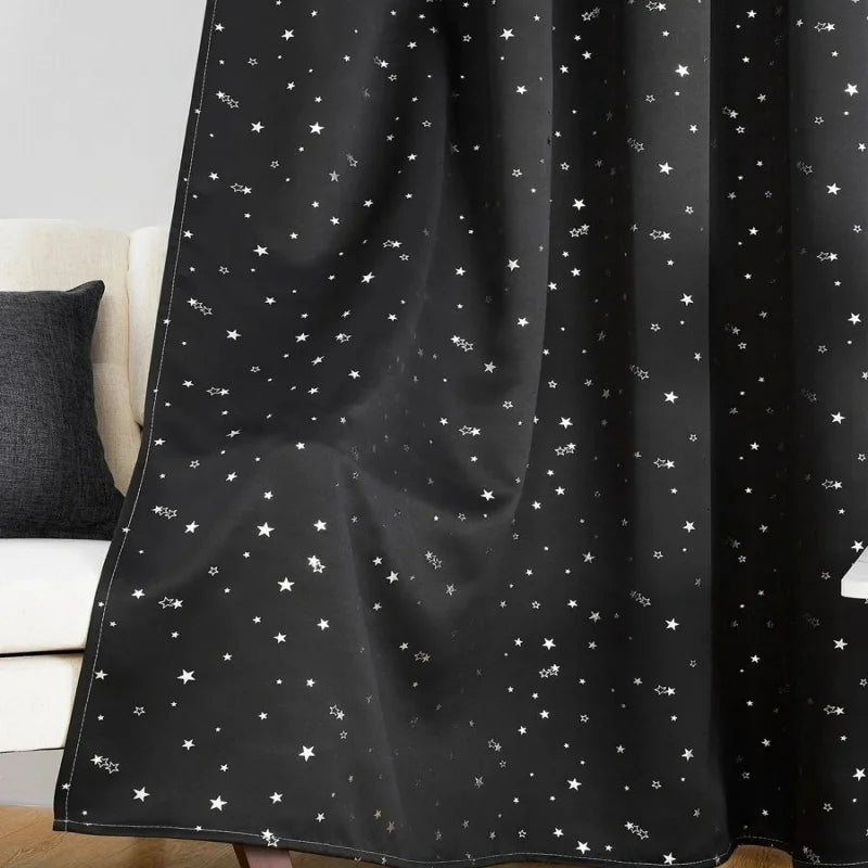 Rideau occultant noir motif étoiles métalliques pour chambre