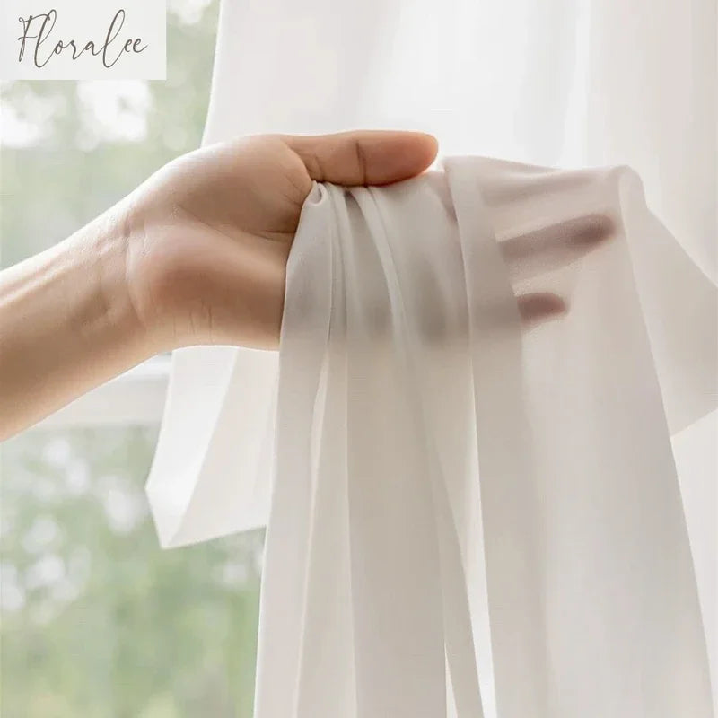 Voilage blanc en polyester effet tulle épais tamisant, pose à galon fronceur